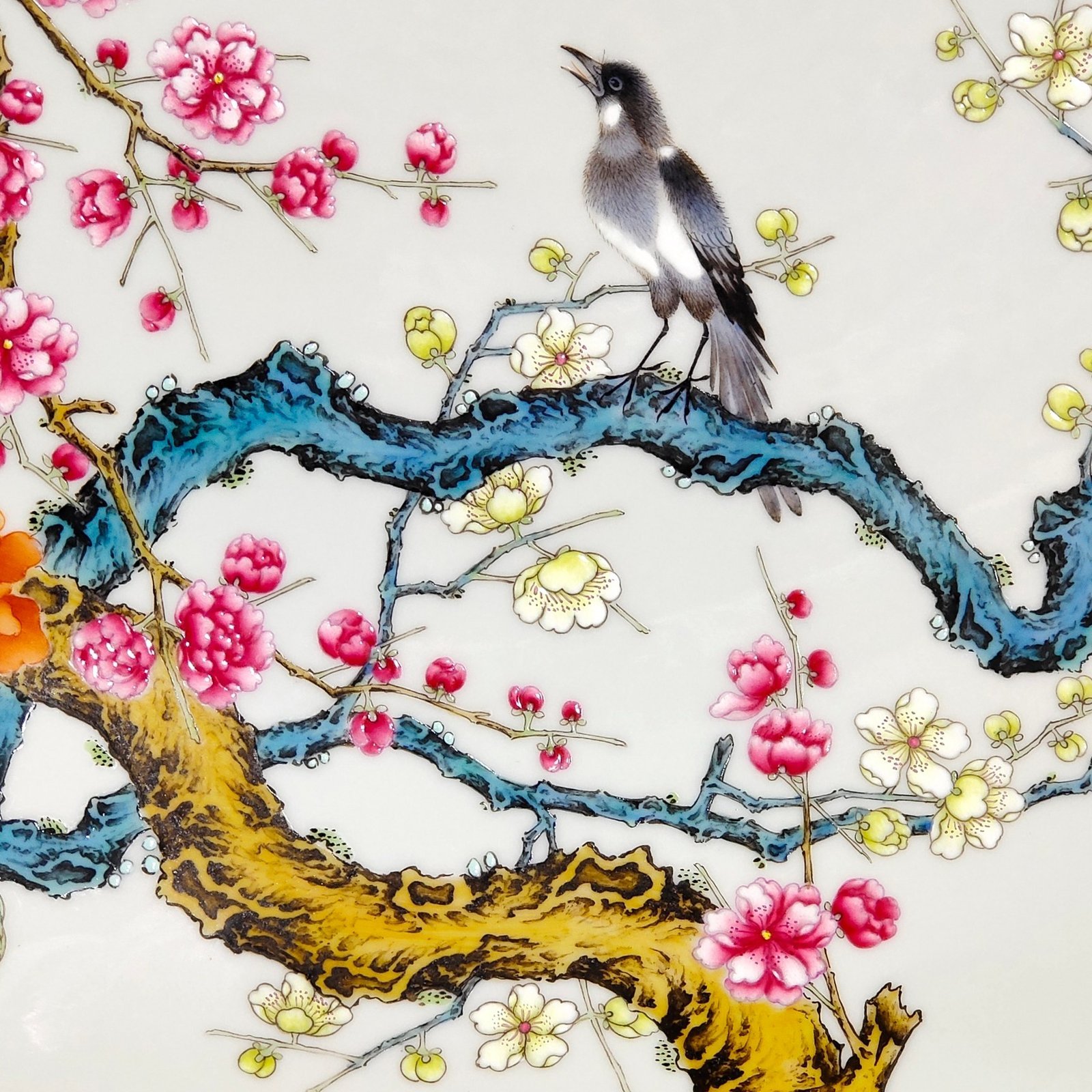 Qing Dynasty Yongzheng A large plate of magpies climbing plum trees and crossing branches
