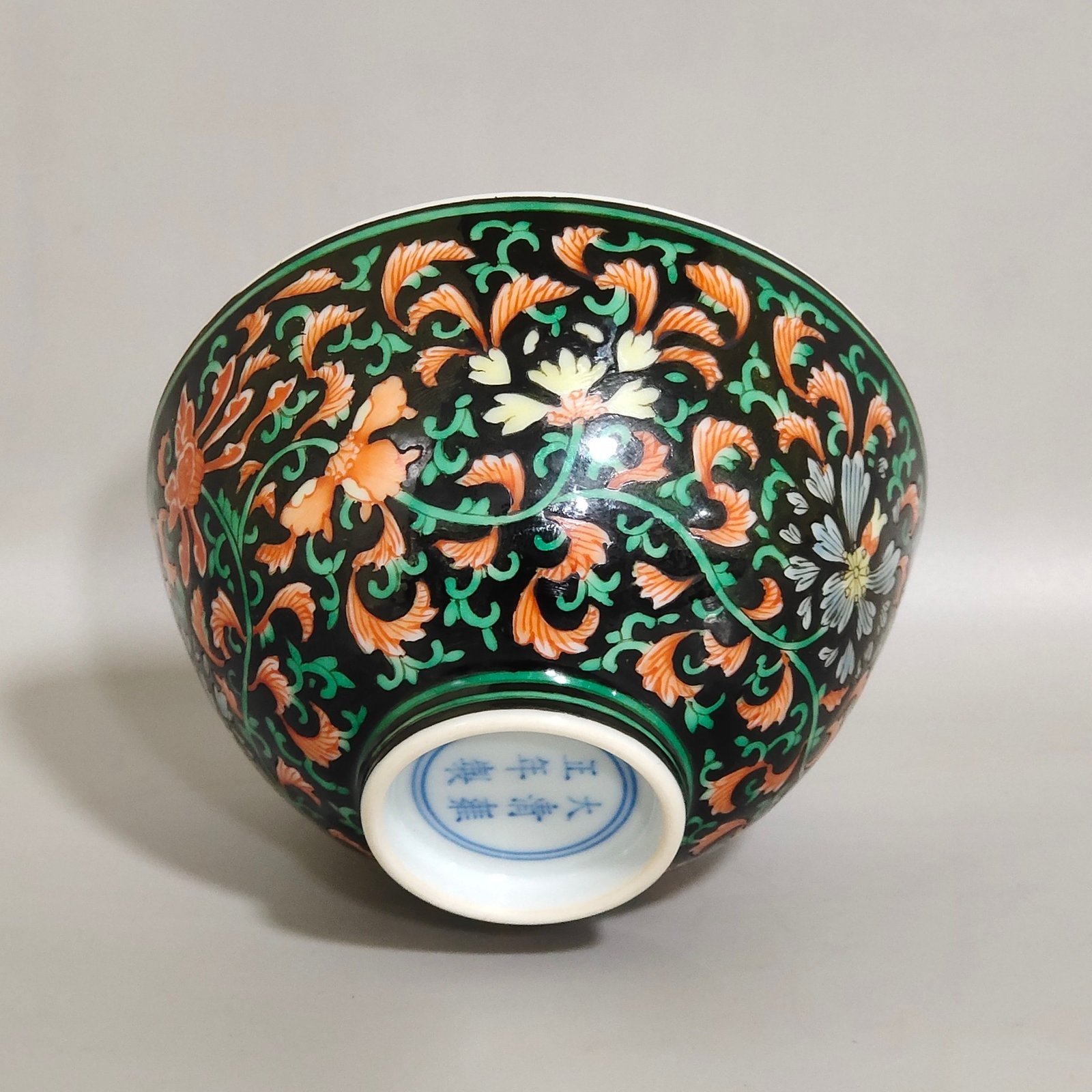 Qing Dynasty Yongzheng ink pastel flower pattern tea round
