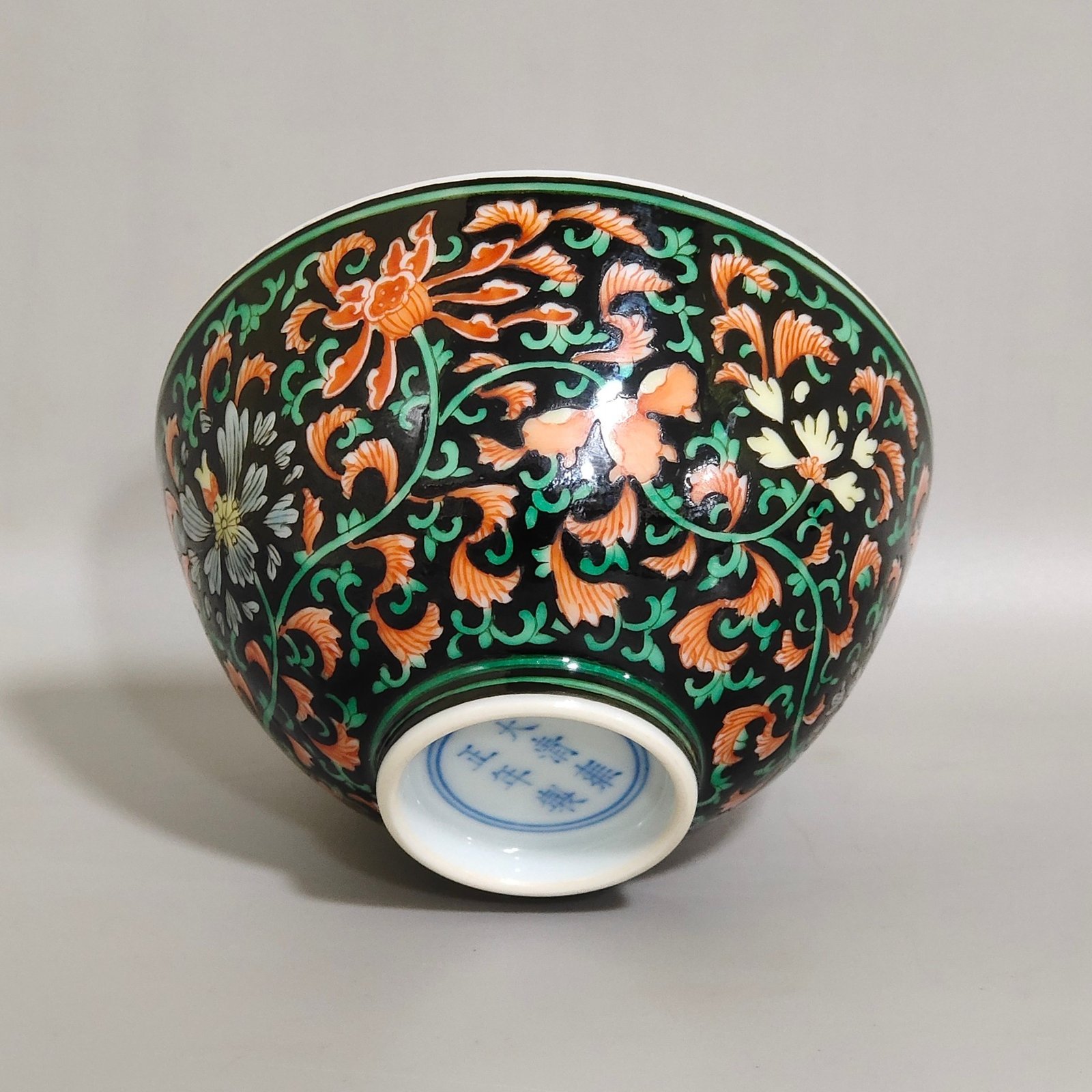 Qing Dynasty Yongzheng ink pastel flower pattern tea round