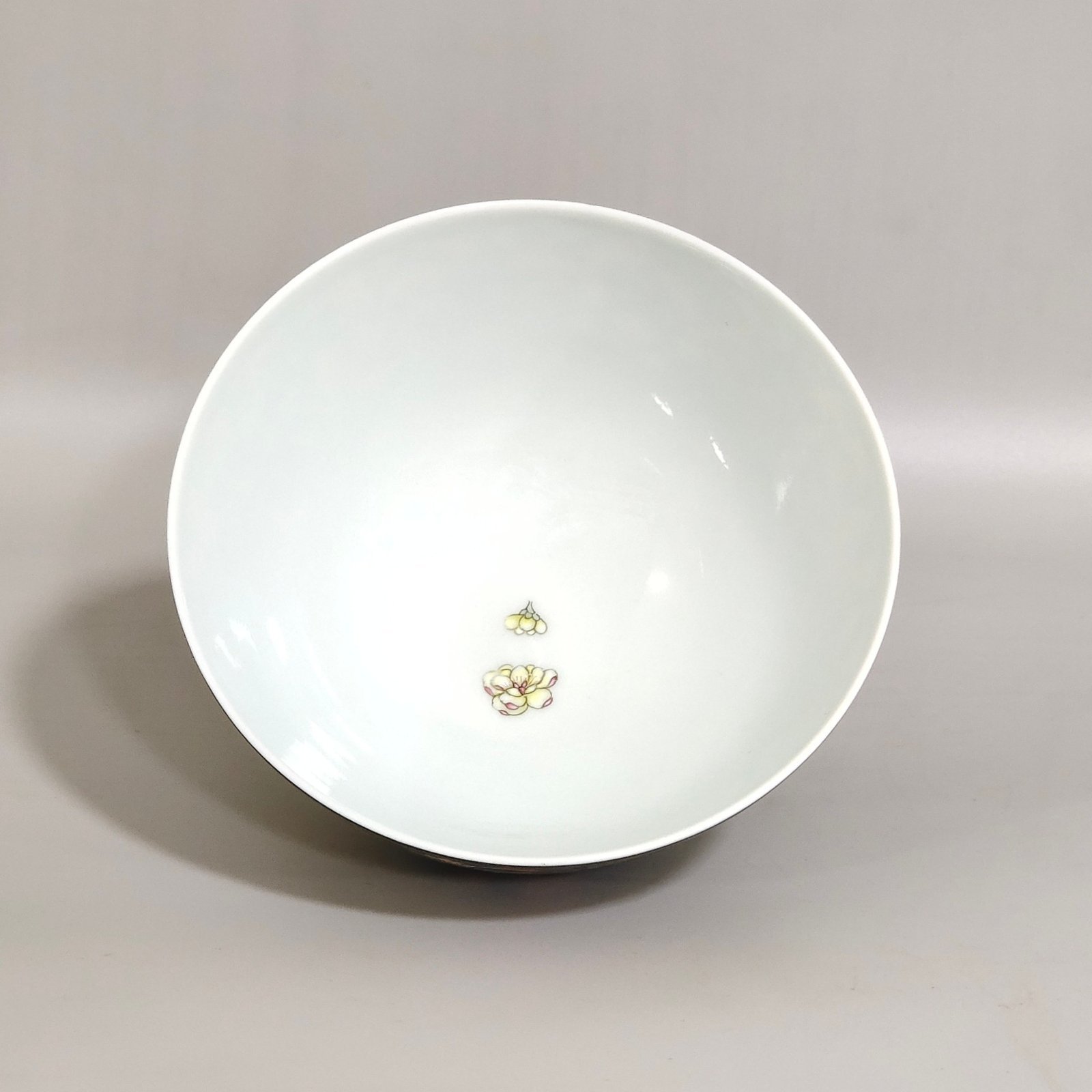 Qing Dynasty Yongzheng ink pastel flower pattern tea round