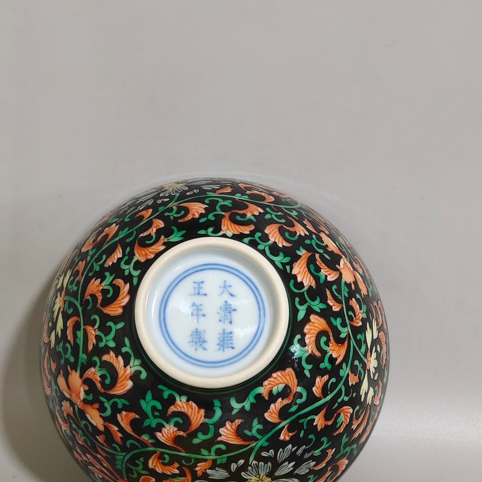 Qing Dynasty Yongzheng ink pastel flower pattern tea round