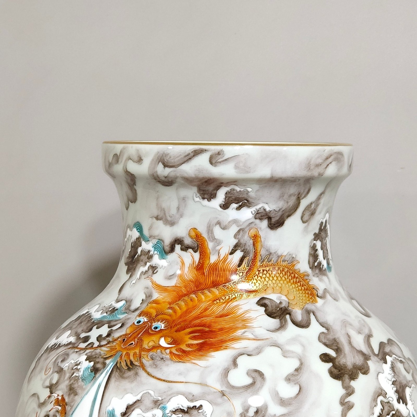 Qing Dynasty Yongzheng ink and color Canglong Jiaozi vase