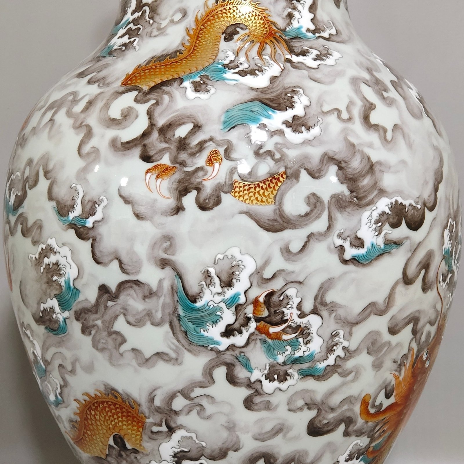 Qing Dynasty Yongzheng ink and color Canglong Jiaozi vase