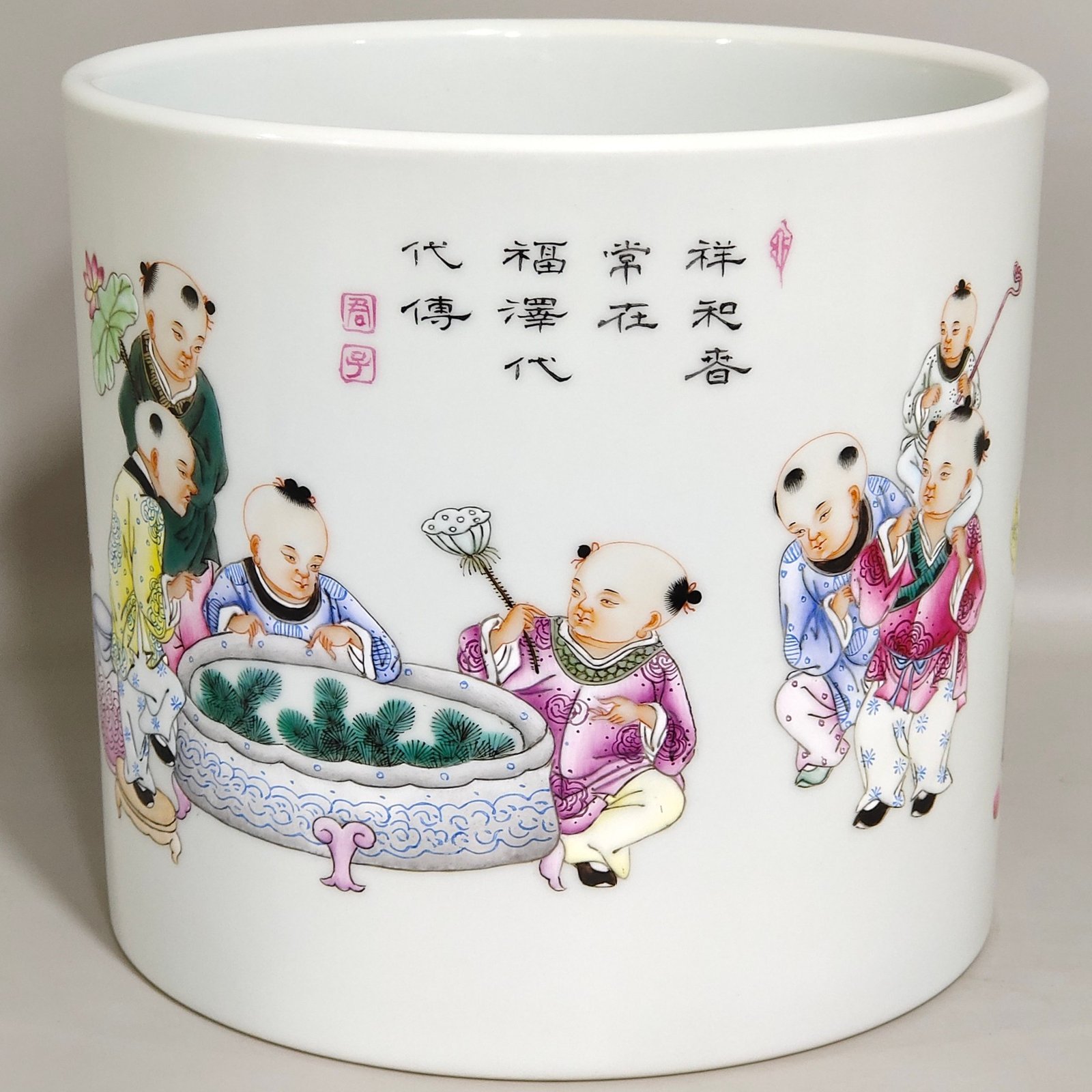 Qing Dynasty Yongzheng infant play picture poem inscribed pen holder