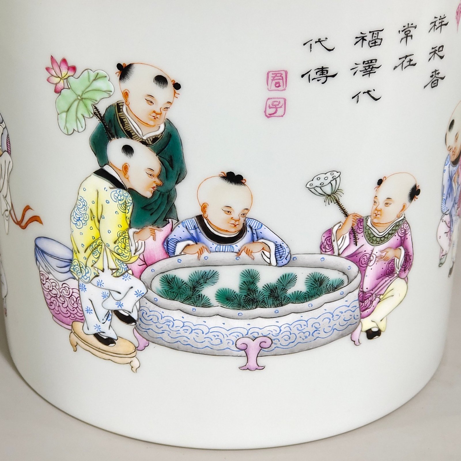 Qing Dynasty Yongzheng infant play picture poem inscribed pen holder