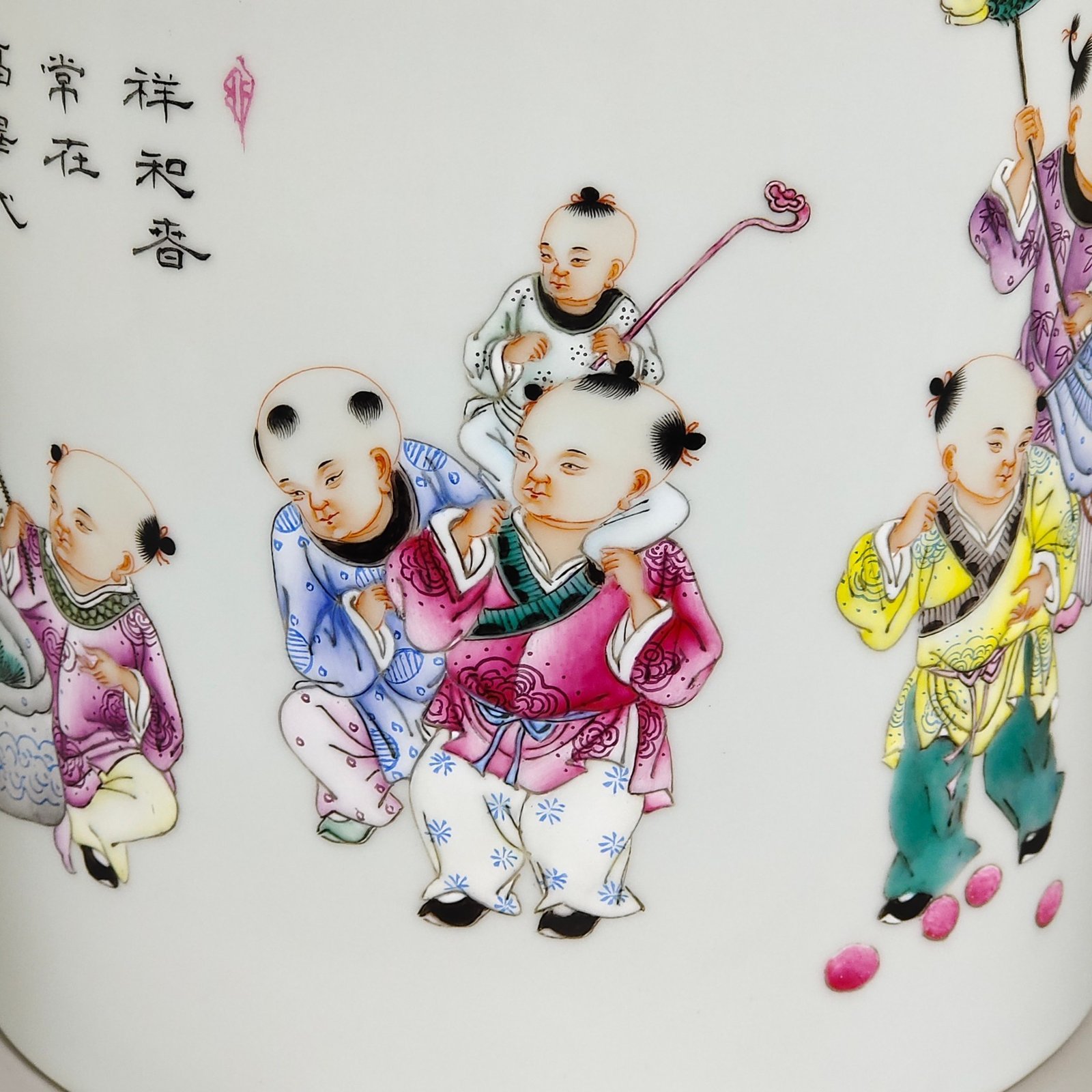 Qing Dynasty Yongzheng infant play picture poem inscribed pen holder