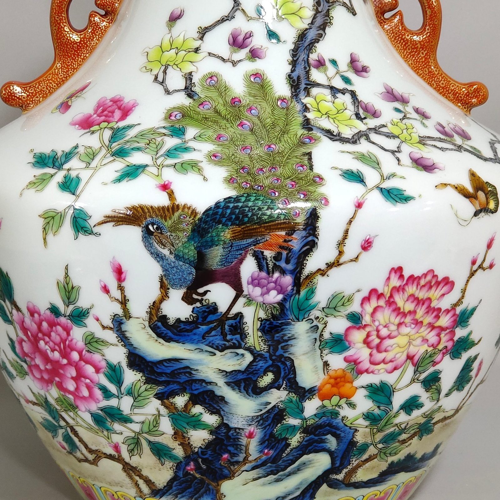 Qing Dynasty Yongzheng peacock double-eared statue