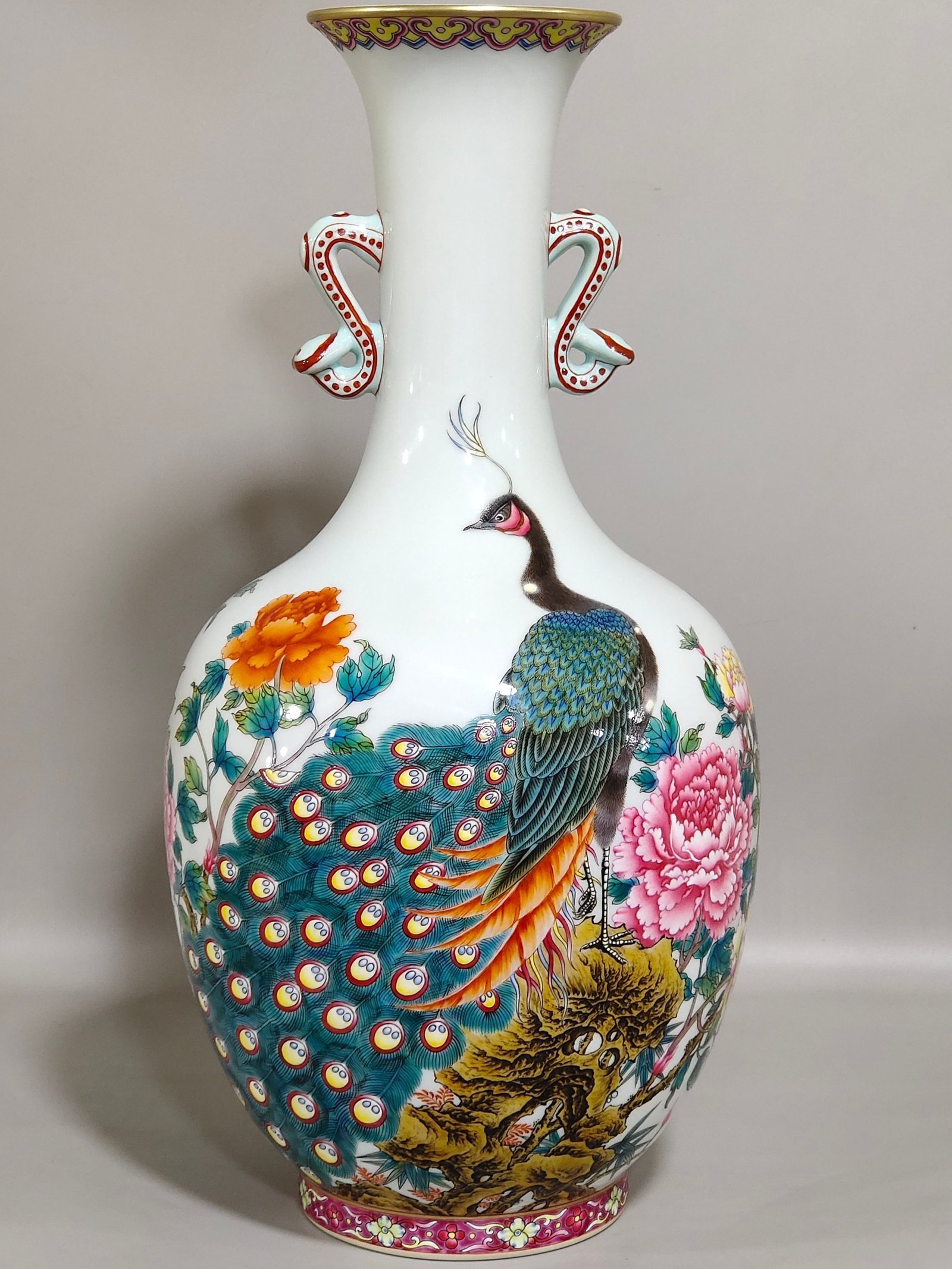 Qing Dynasty Yongzheng peacock vase with open tail and two ears inscribed with poetry