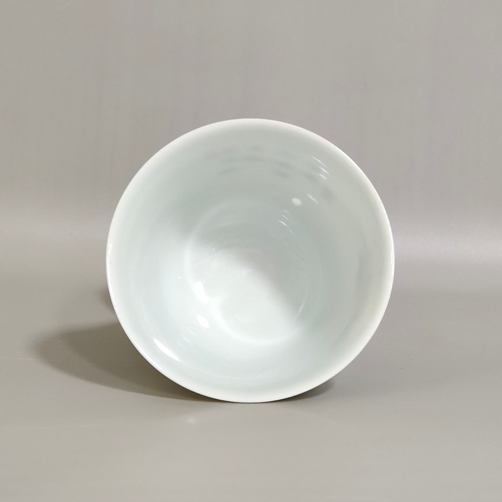 Qing Dynasty Yongzheng cup inscribed with poems about living and working in peace