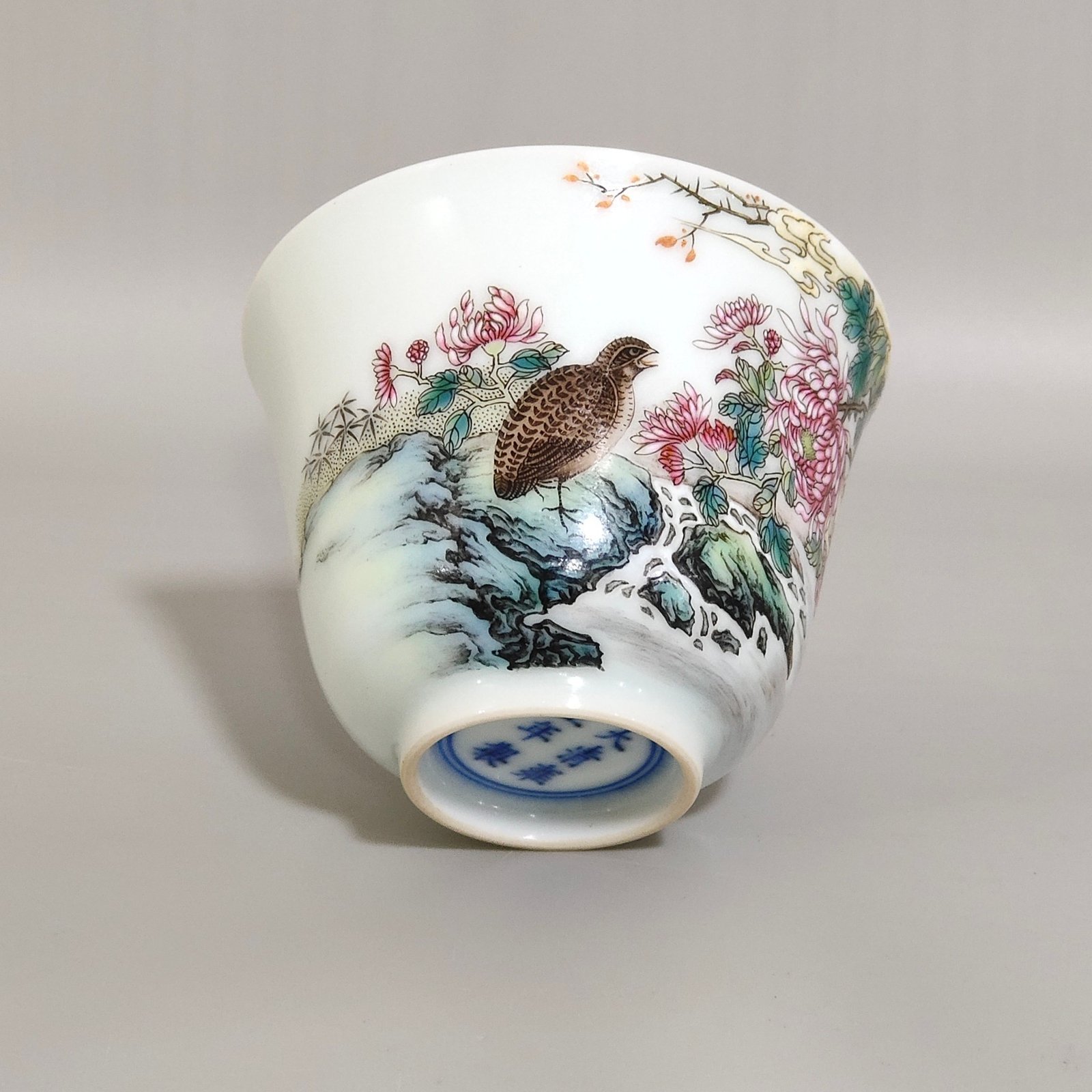 Qing Dynasty Yongzheng cup inscribed with poems about living and working in peace