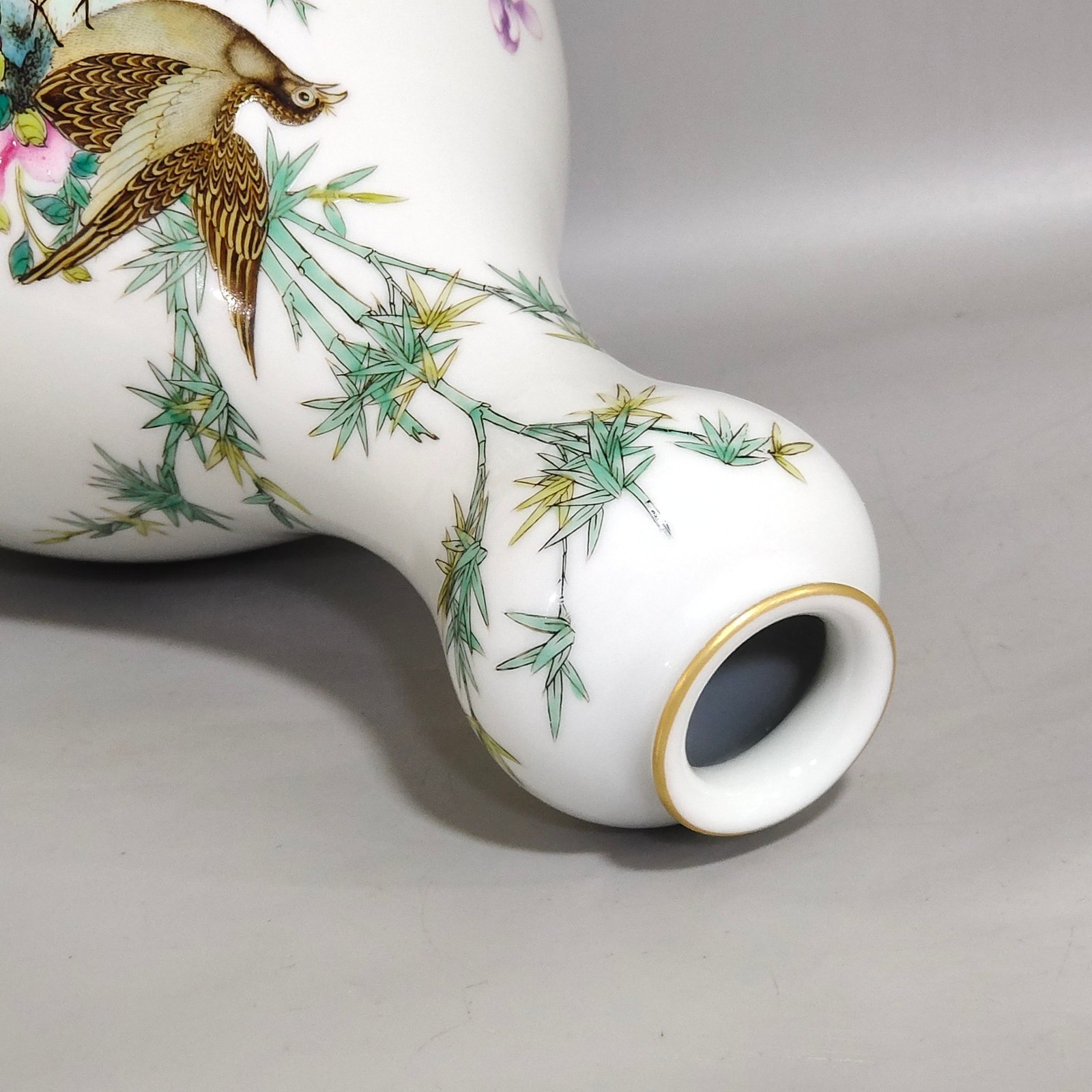 Qing Dynasty Yongzheng A garlic vase with poems