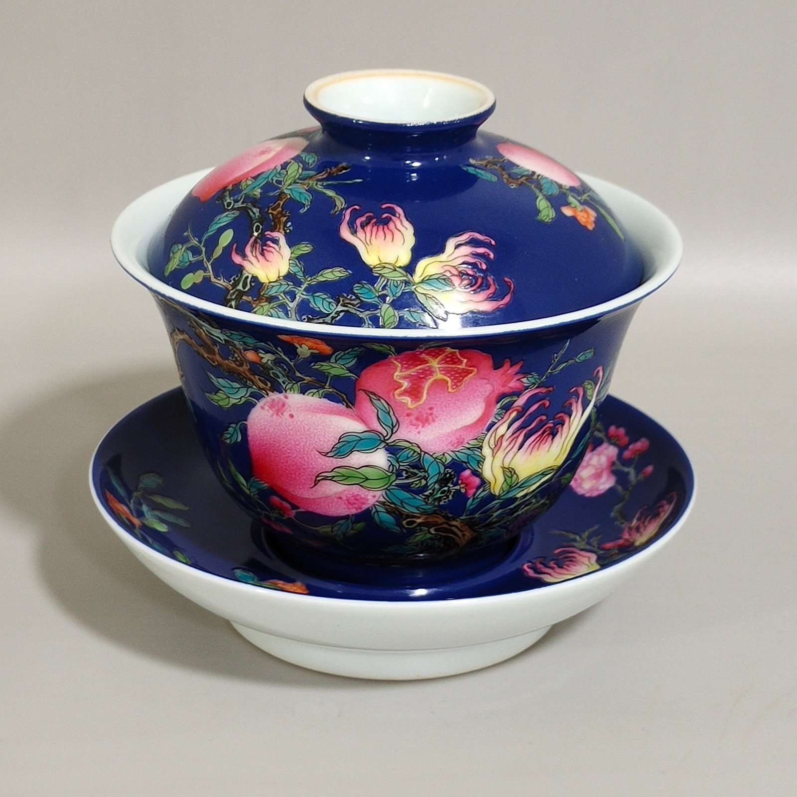 Qing Dynasty Yongzheng sapphire blue glaze Sanduo Sancai bowl