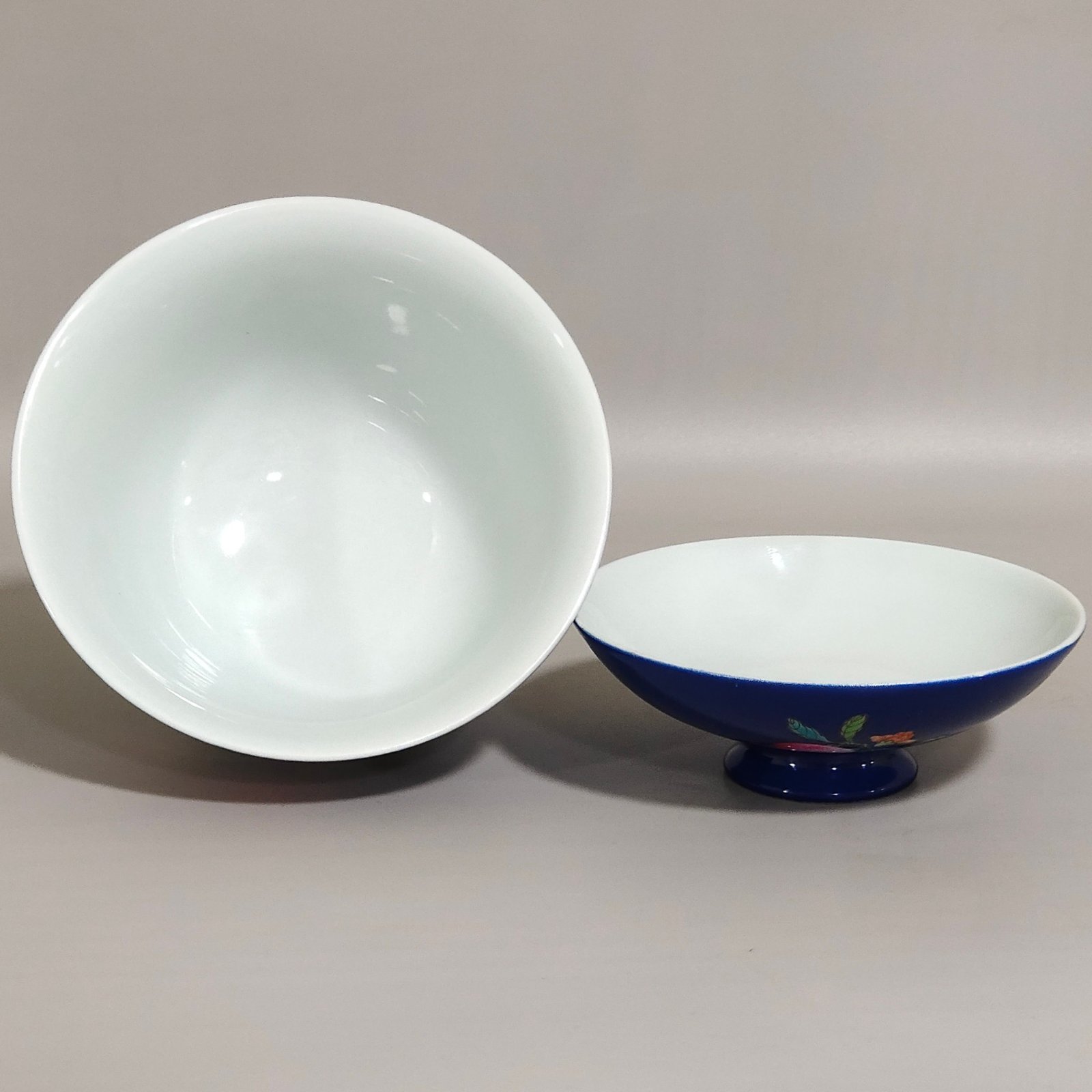Qing Dynasty Yongzheng sapphire blue glaze Sanduo Sancai bowl
