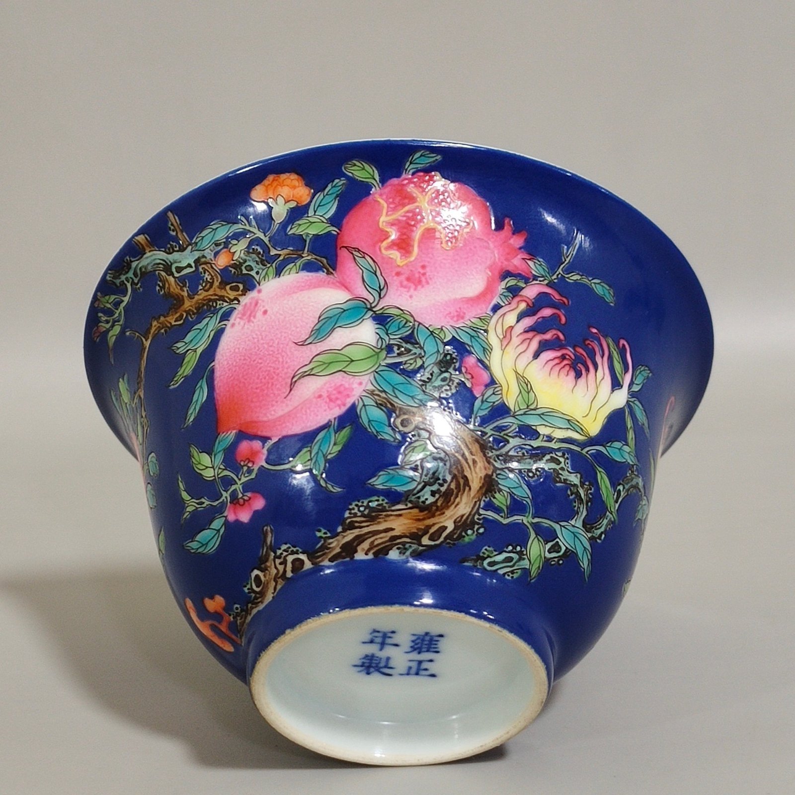 Qing Dynasty Yongzheng sapphire blue glaze Sanduo Sancai bowl