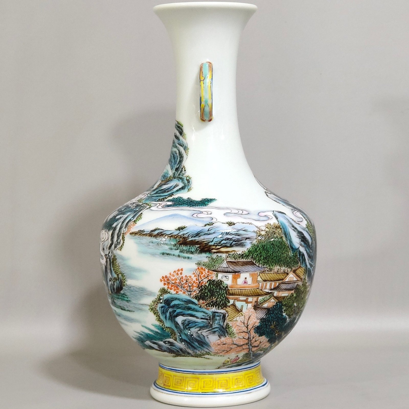 Qing Dynasty Yongzheng landscape amphorae