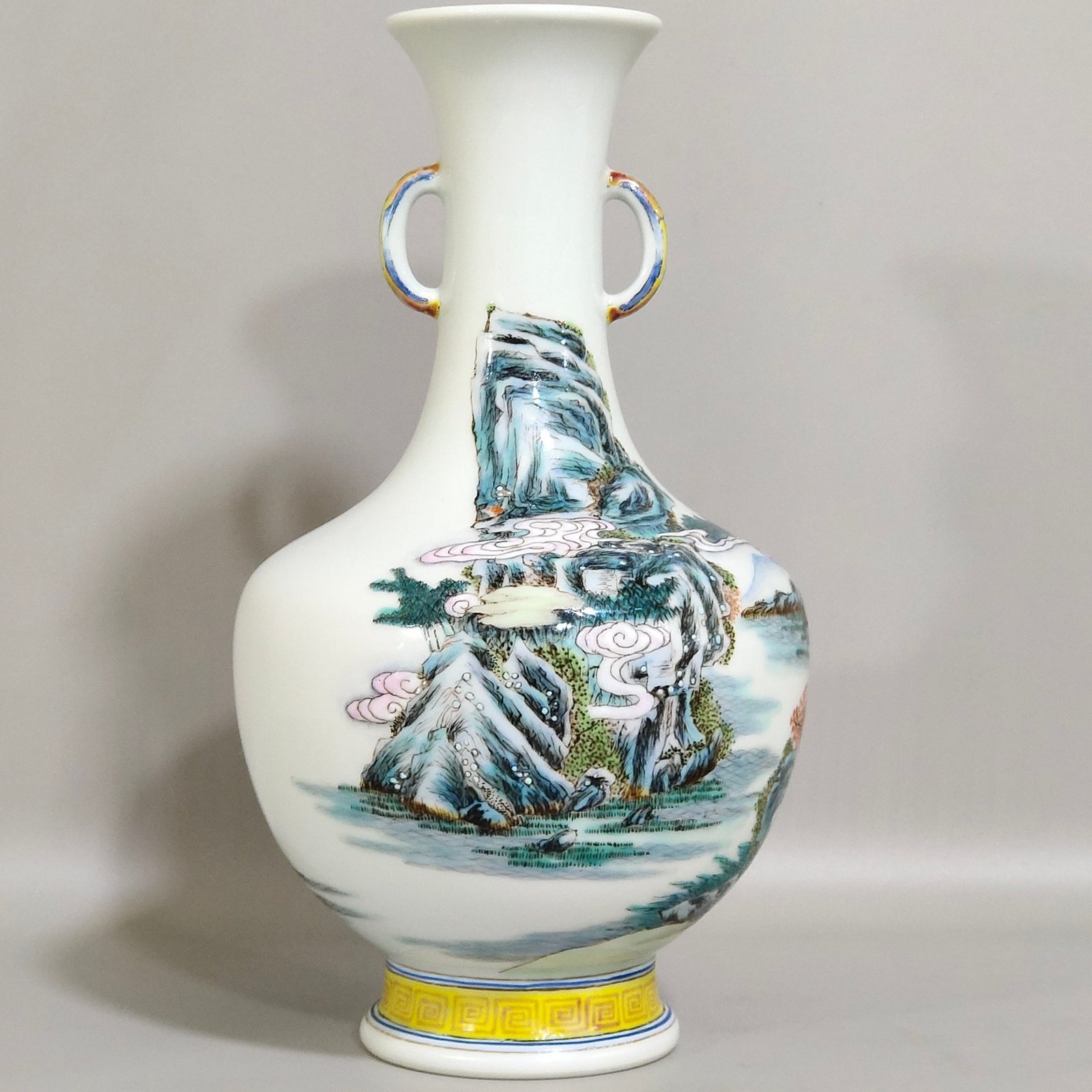 Qing Dynasty Yongzheng landscape amphorae