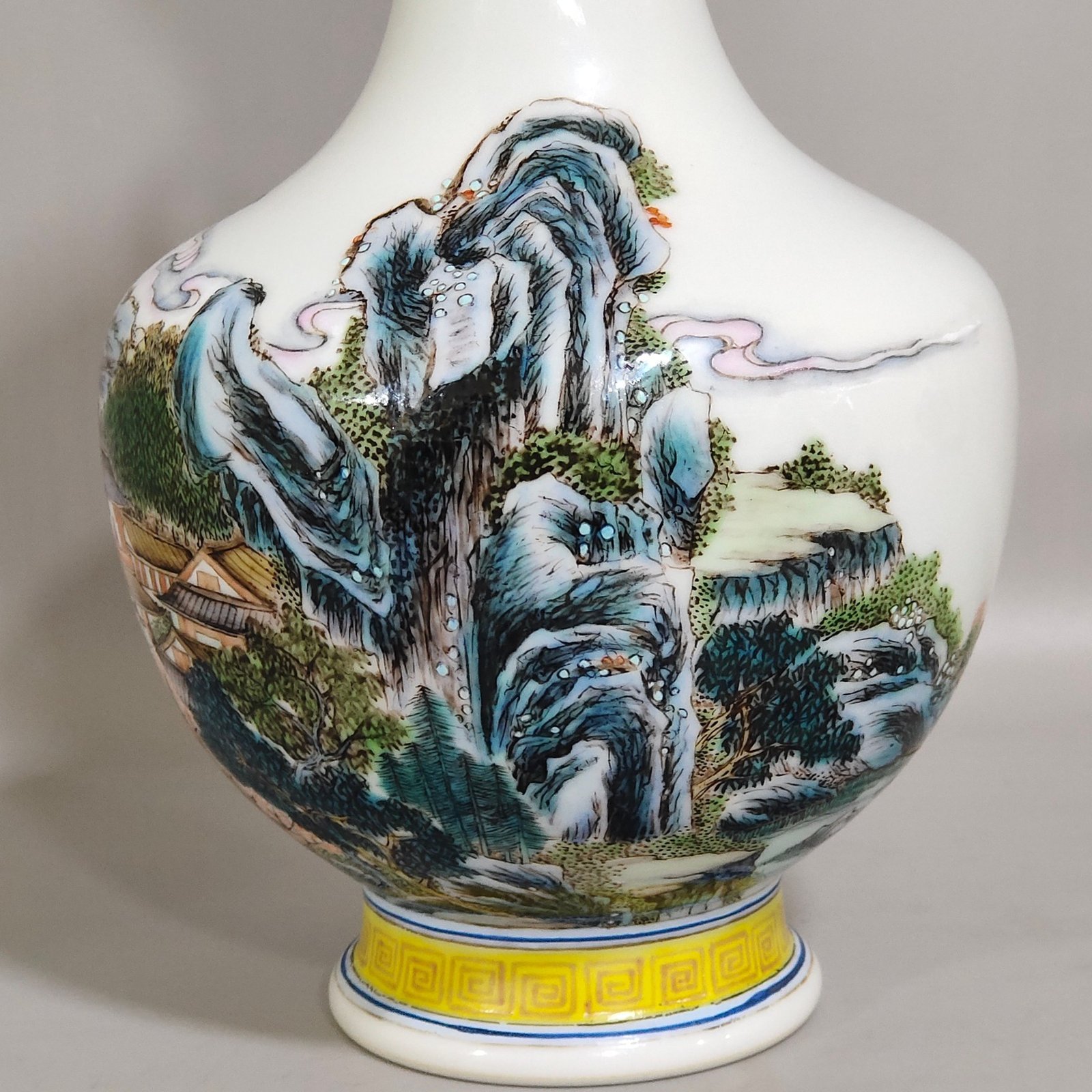 Qing Dynasty Yongzheng landscape amphorae