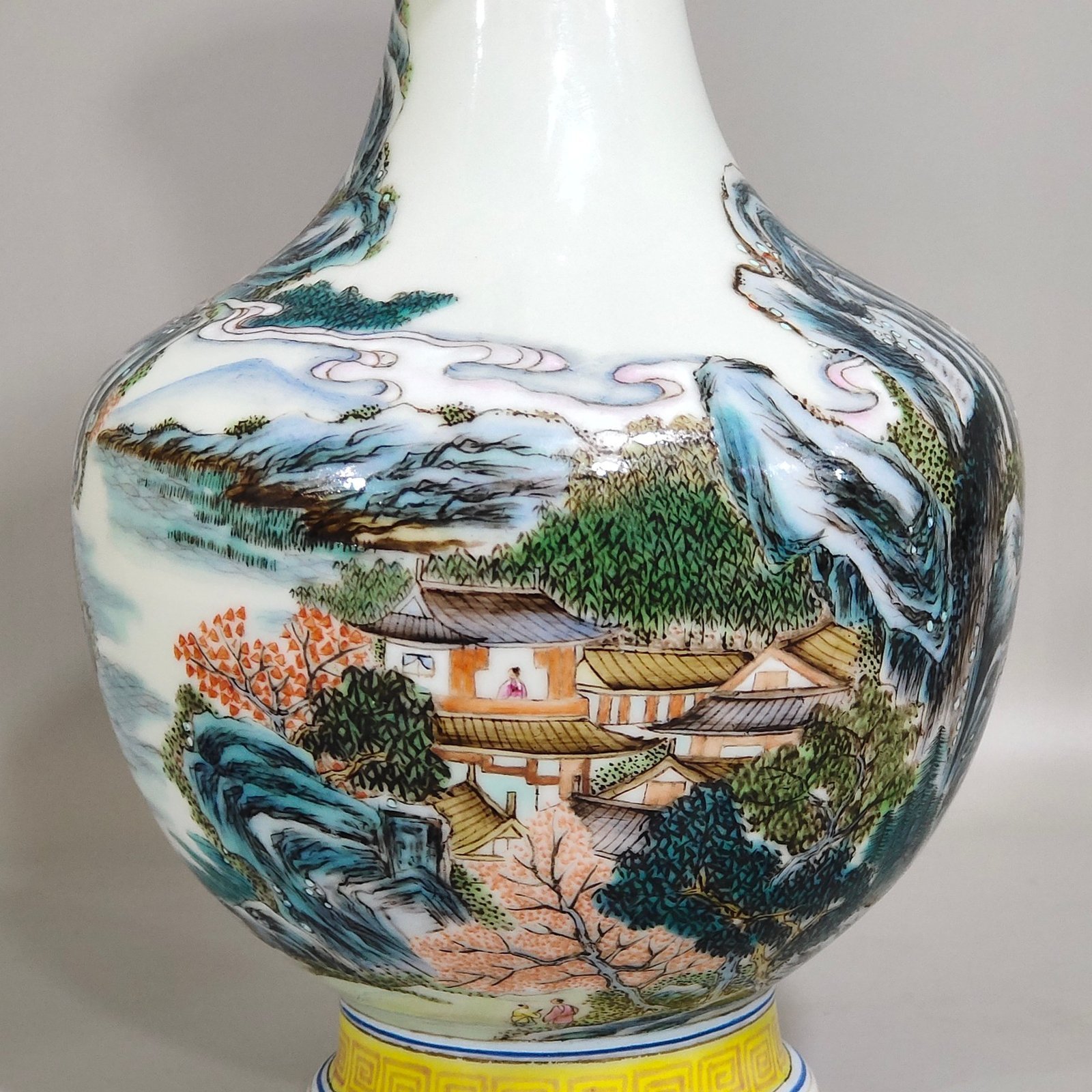 Qing Dynasty Yongzheng landscape amphorae