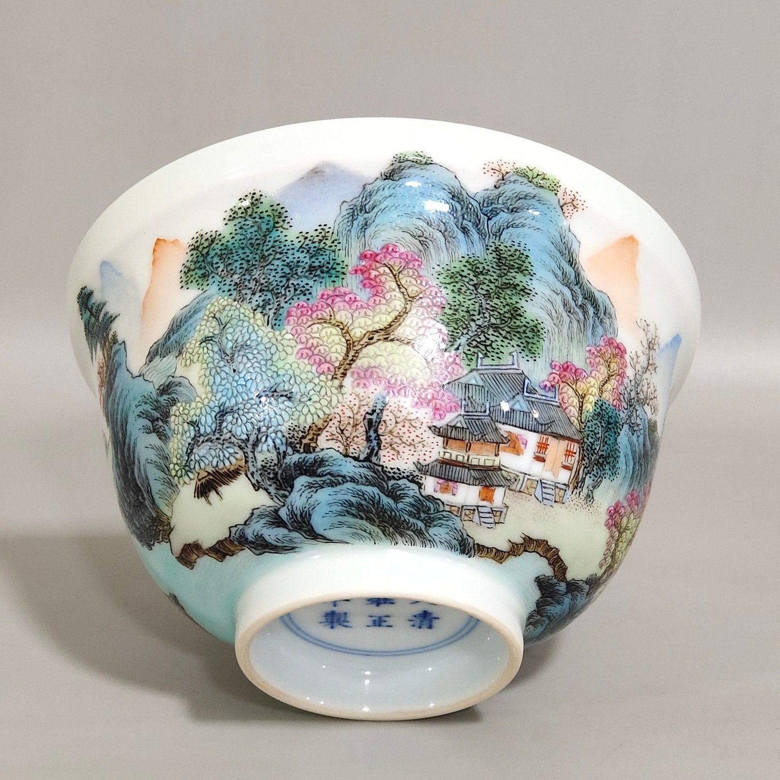 Qing Dynasty Yongzheng landscape bowl