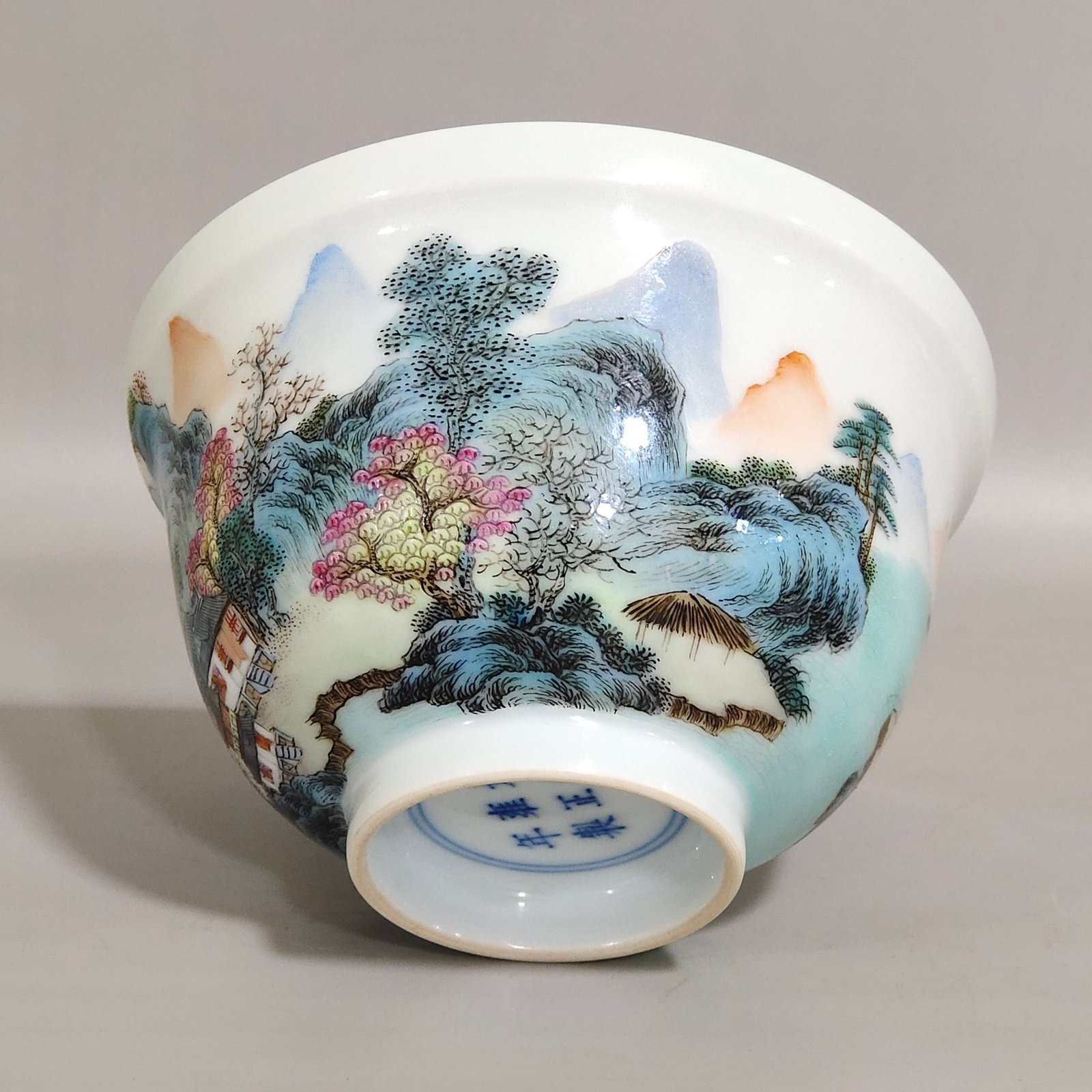 Qing Dynasty Yongzheng landscape bowl