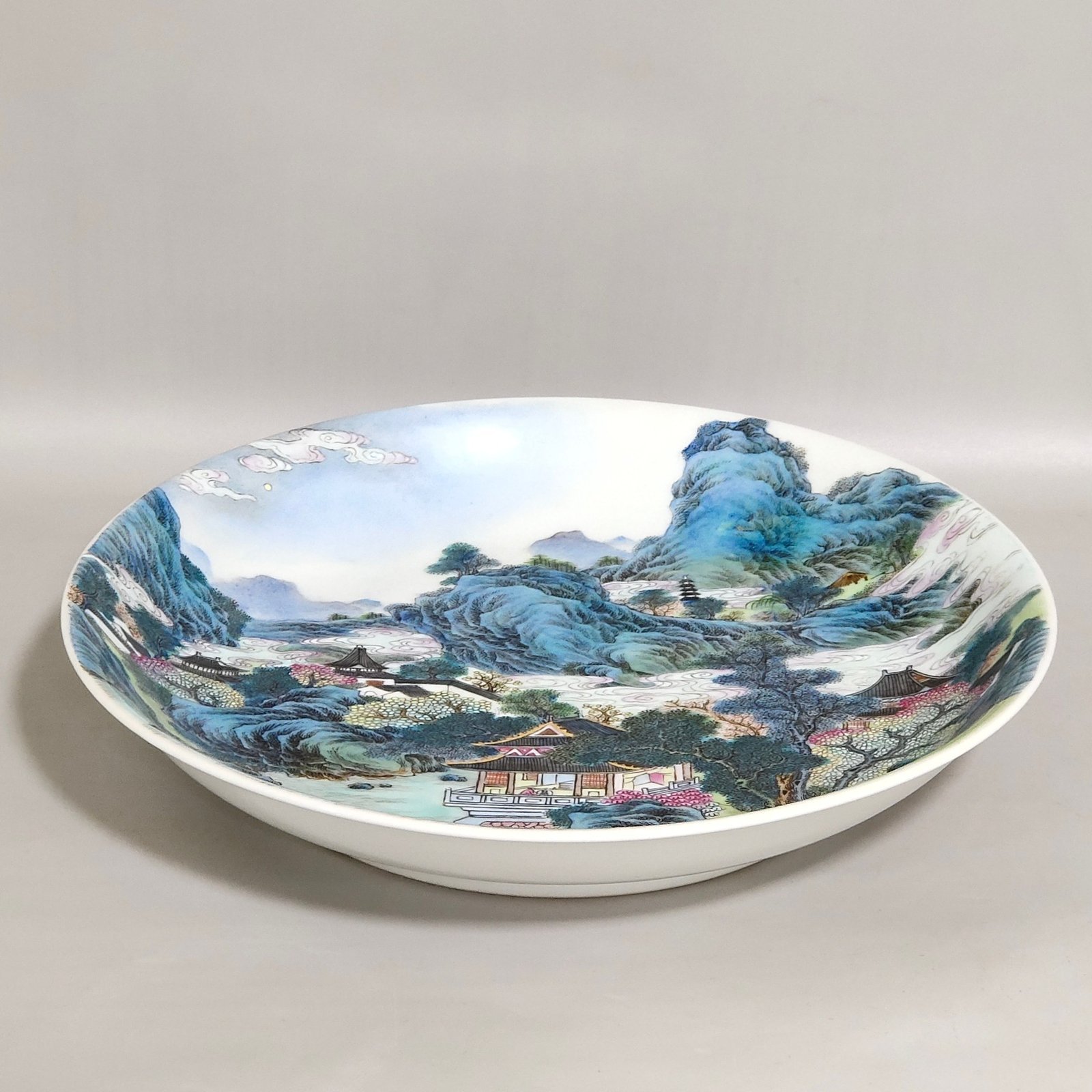 Qing Dynasty Yongzheng landscape panorama plate