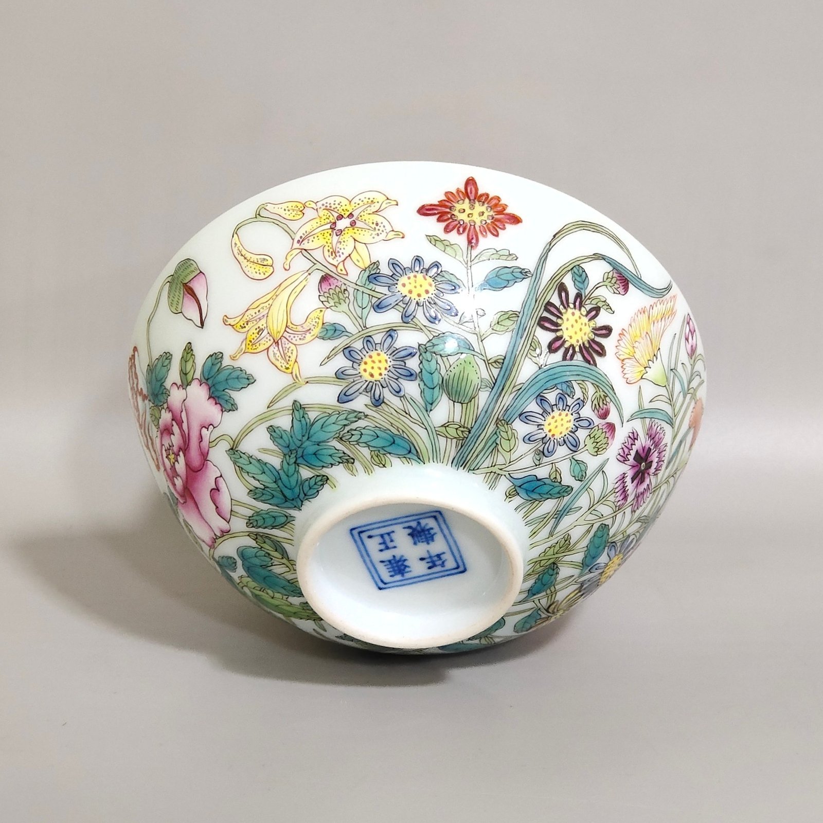 Qing Dynasty Yongzheng famille rose porcelain bowl