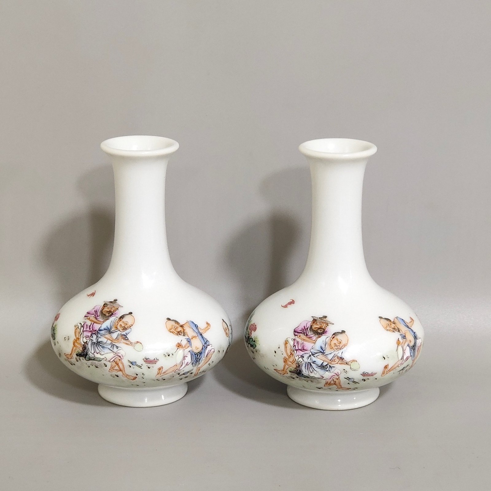 Qing Dynasty Yongzheng character story vial vase