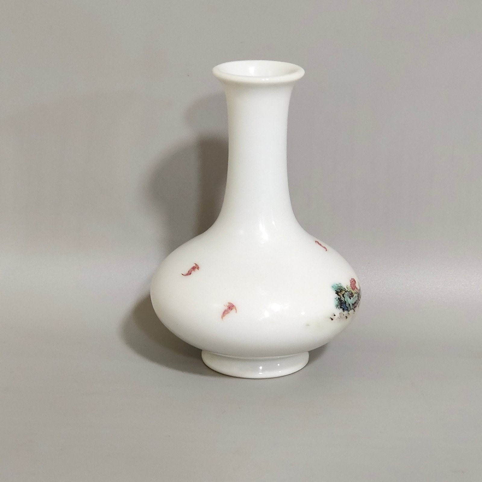 Qing Dynasty Yongzheng character story vial vase
