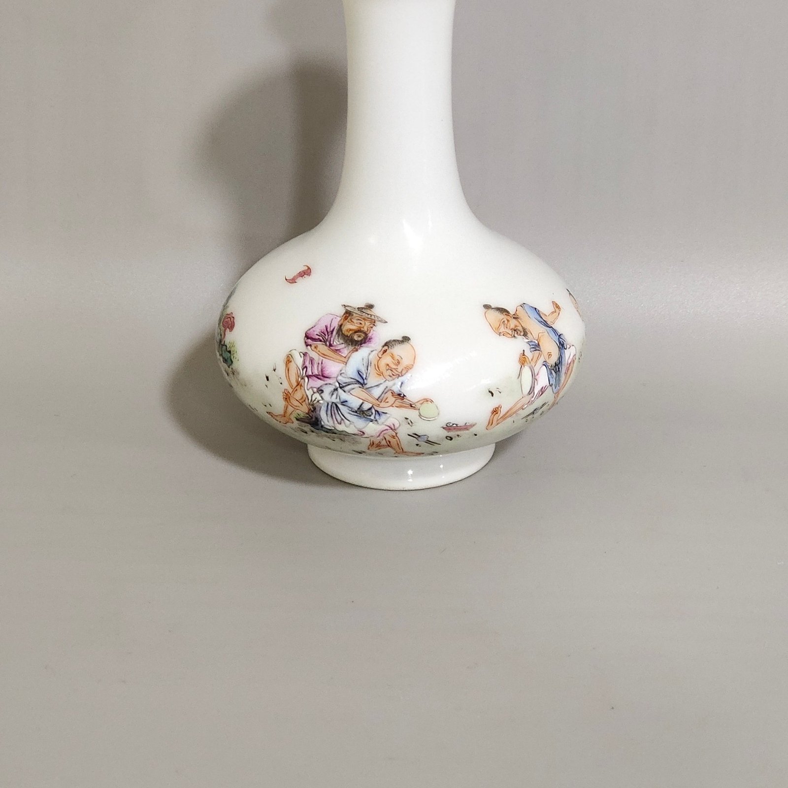 Qing Dynasty Yongzheng character story vial vase