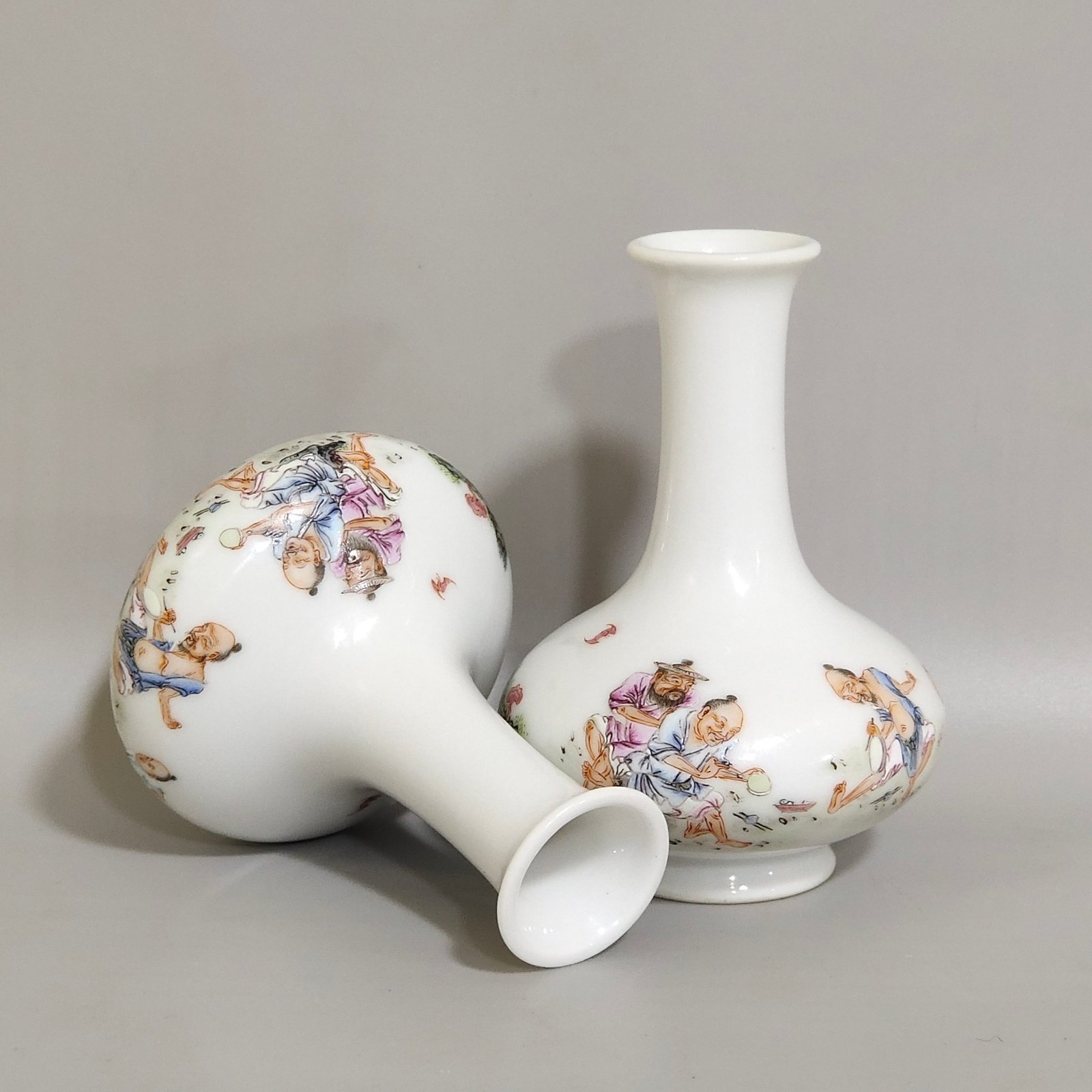 Qing Dynasty Yongzheng character story vial vase