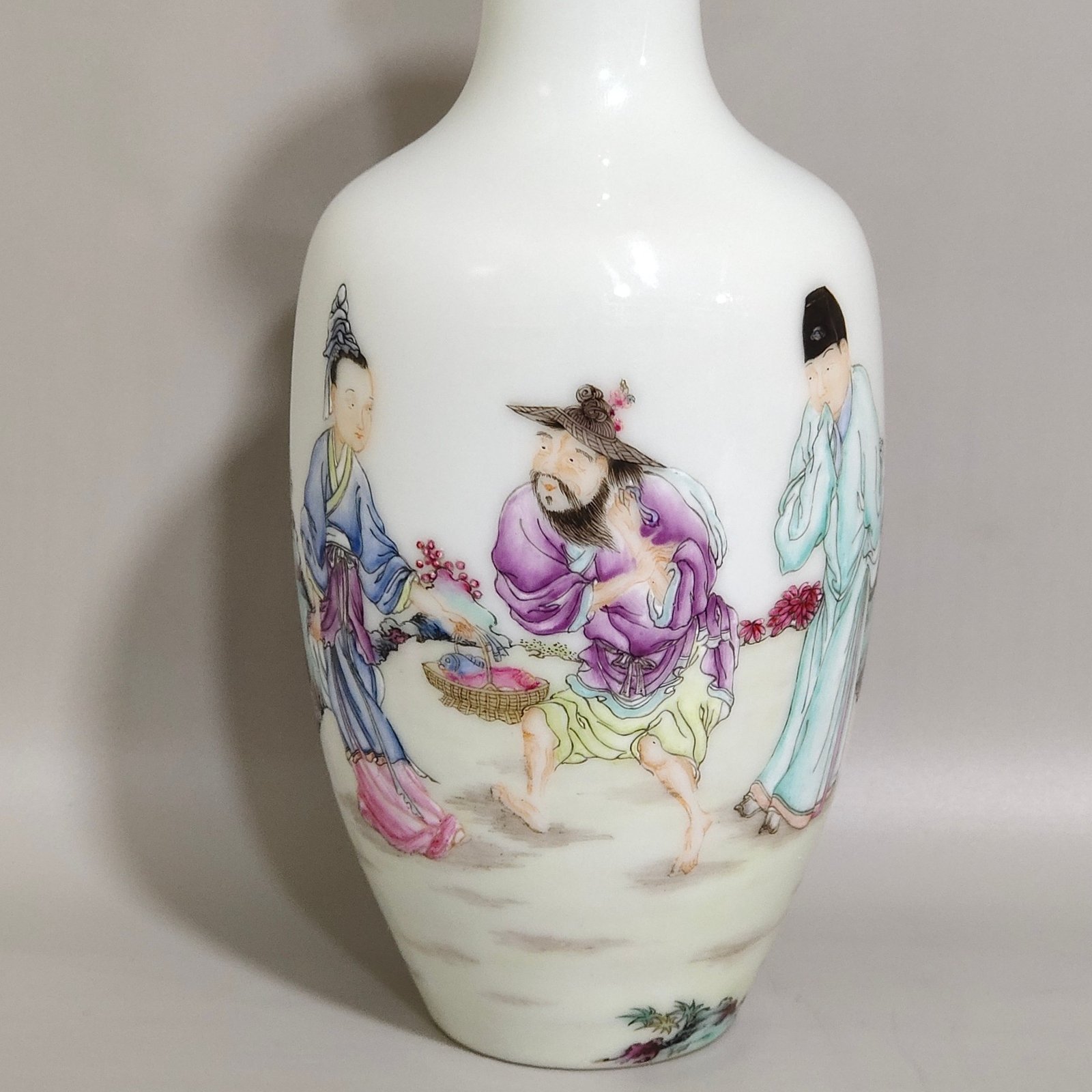 Qing Dynasty Yongzheng character story vase