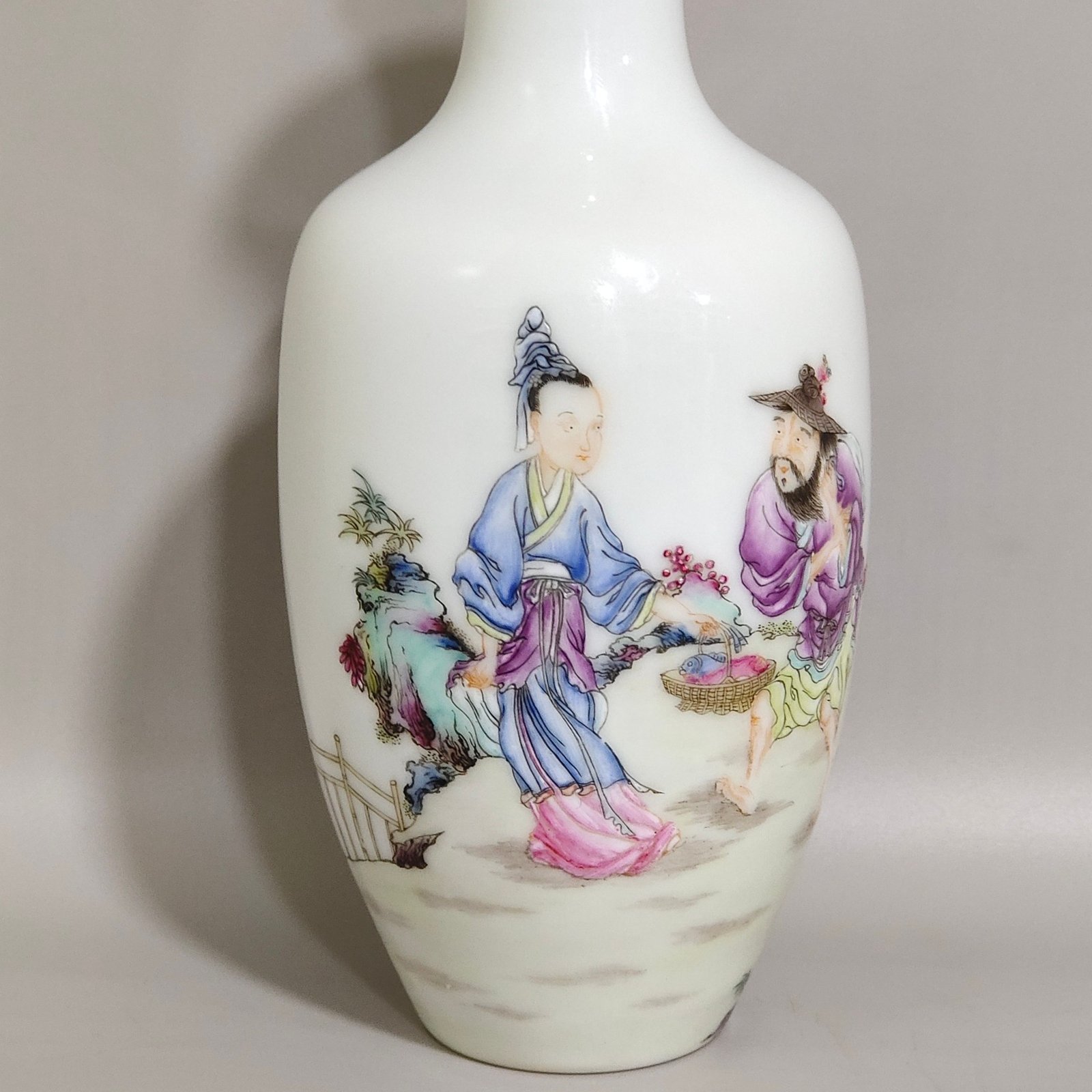 Qing Dynasty Yongzheng character story vase