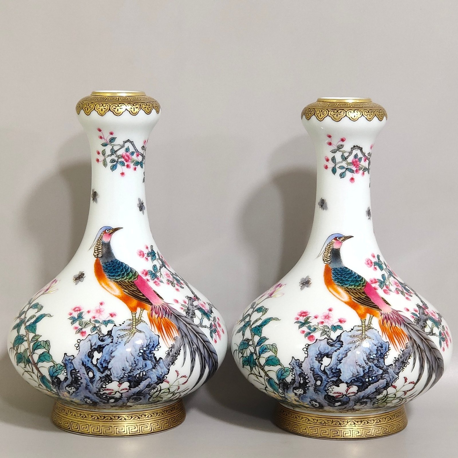 Qing Dynasty Yongzheng gilded garlic vase with icing on the cake and inscribed with poetry