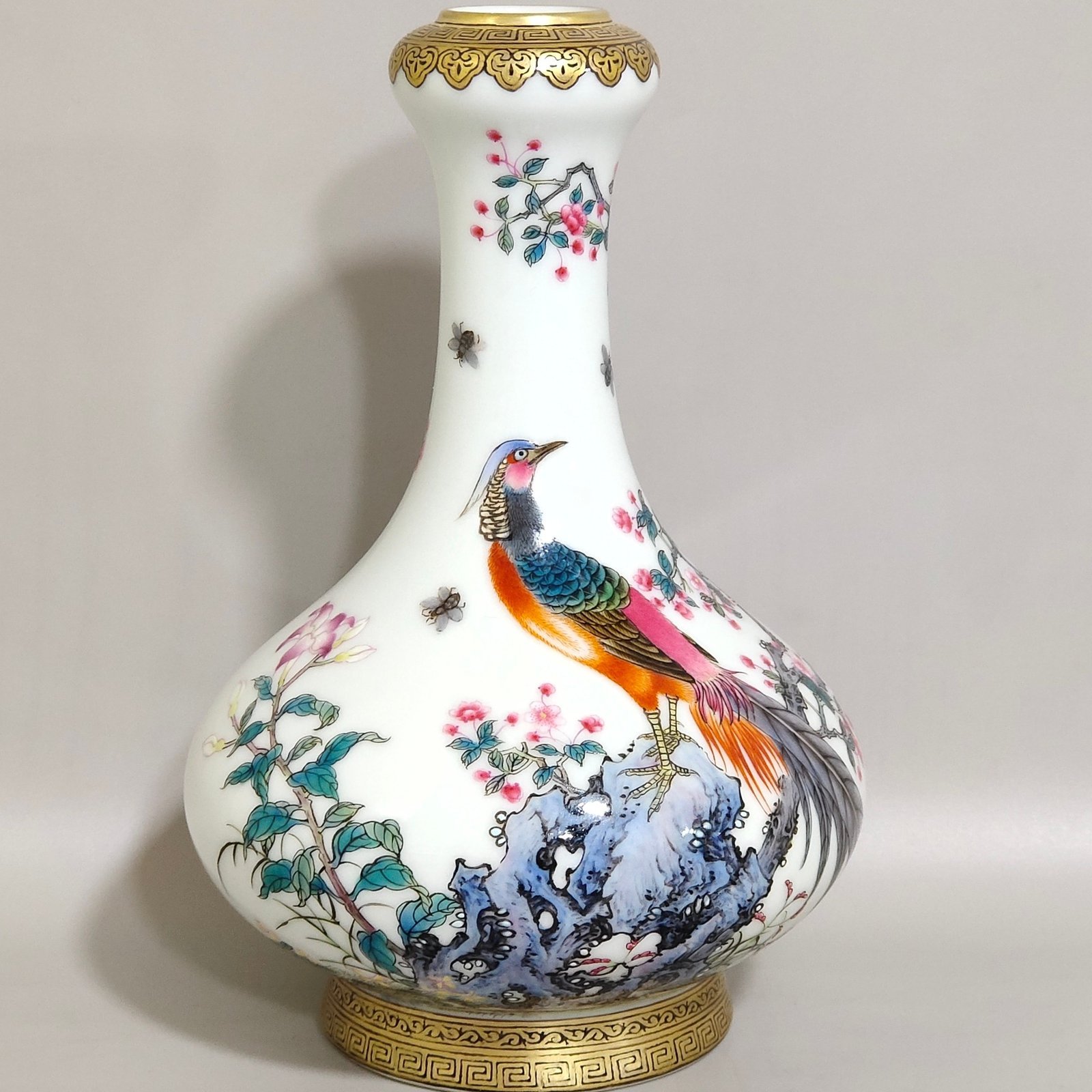 Qing Dynasty Yongzheng gilded garlic vase with icing on the cake and inscribed with poetry