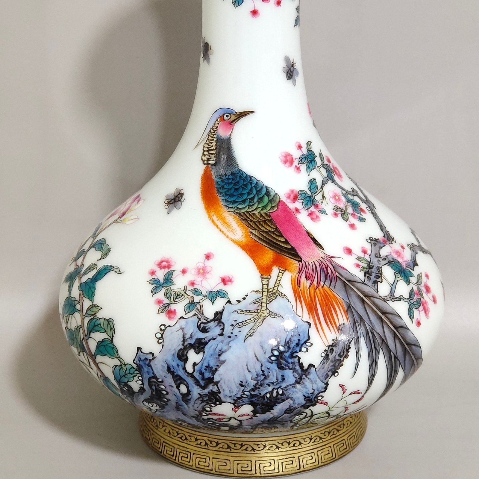 Qing Dynasty Yongzheng gilded garlic vase with icing on the cake and inscribed with poetry