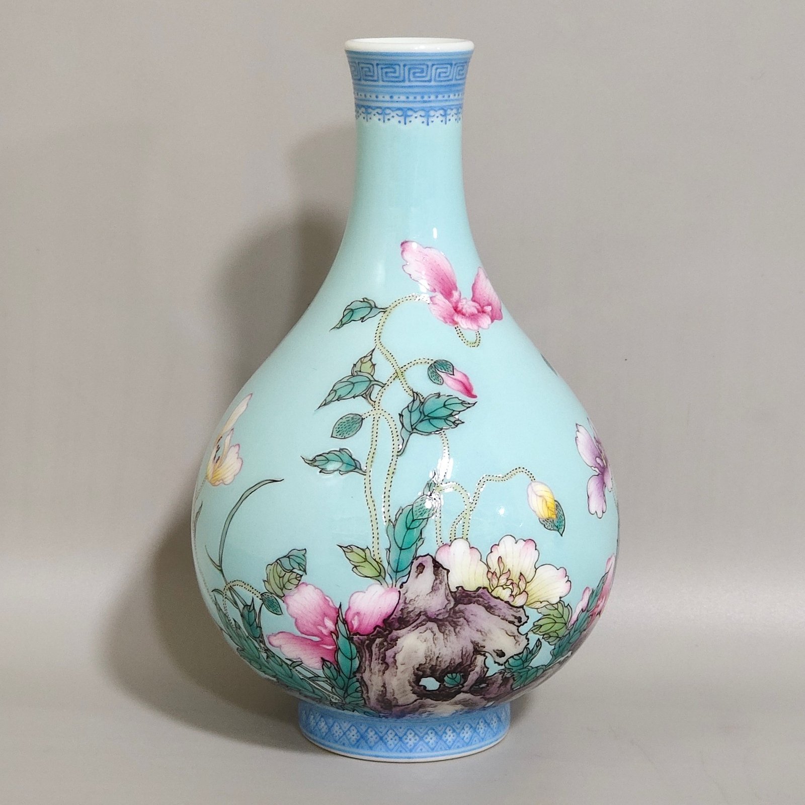 Qing Dynasty Yongzheng turquoise green border poppy poem vase