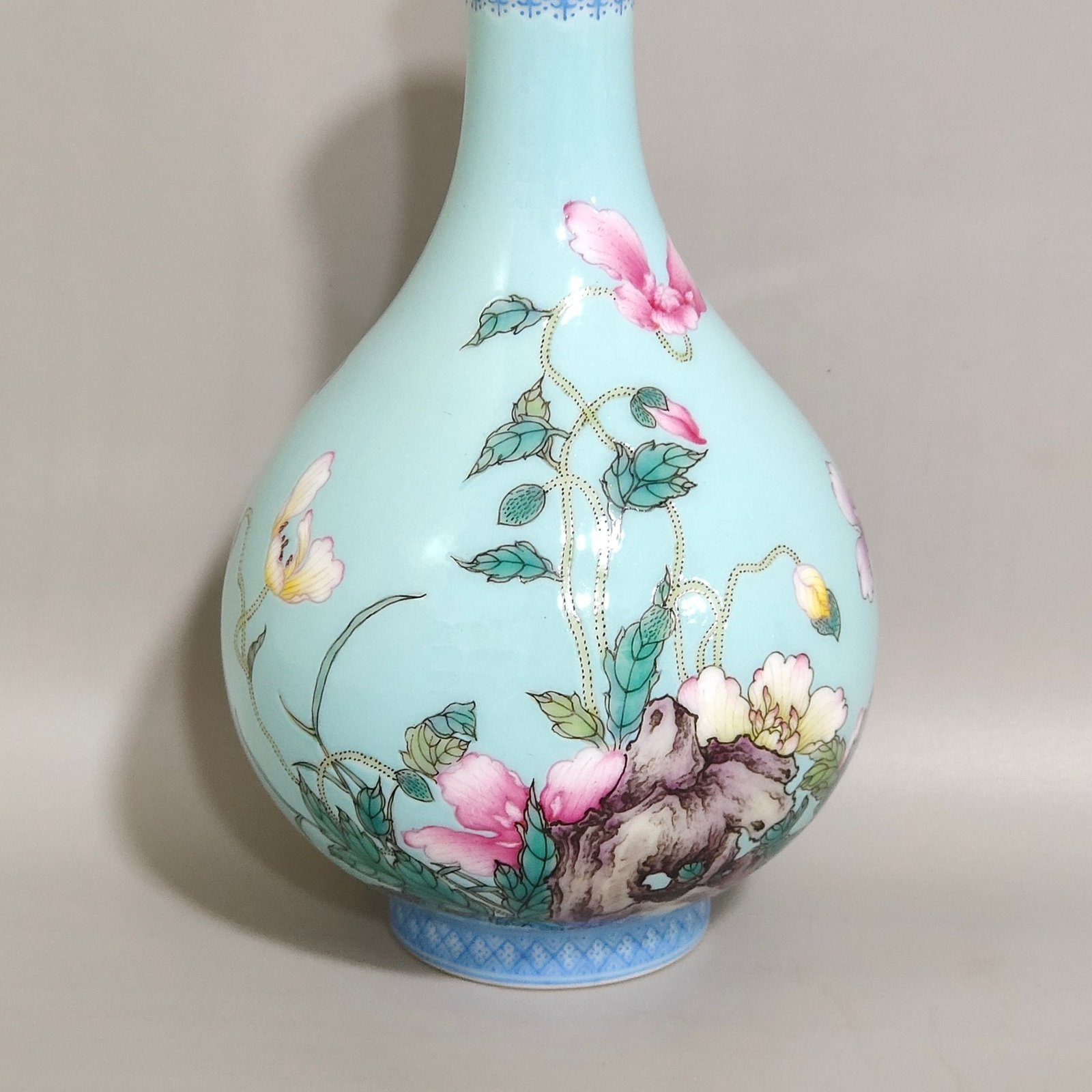 Qing Dynasty Yongzheng turquoise green border poppy poem vase