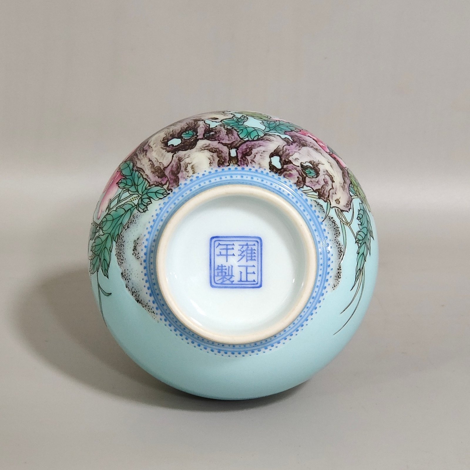 Qing Dynasty Yongzheng turquoise green border poppy poem vase