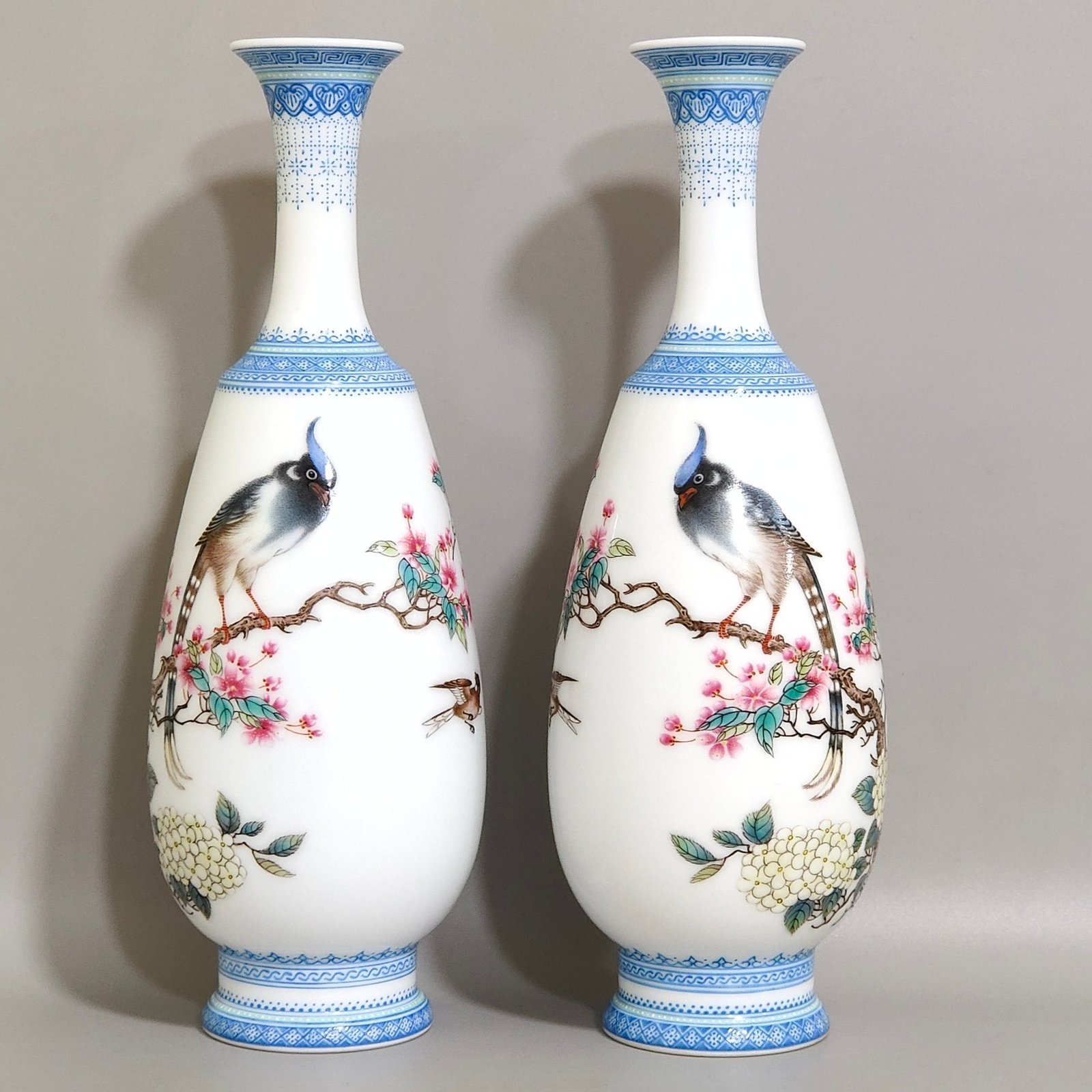 Qing Dynasty Yongzheng enamel vase with green edging and poems inscribed with flowers and birds