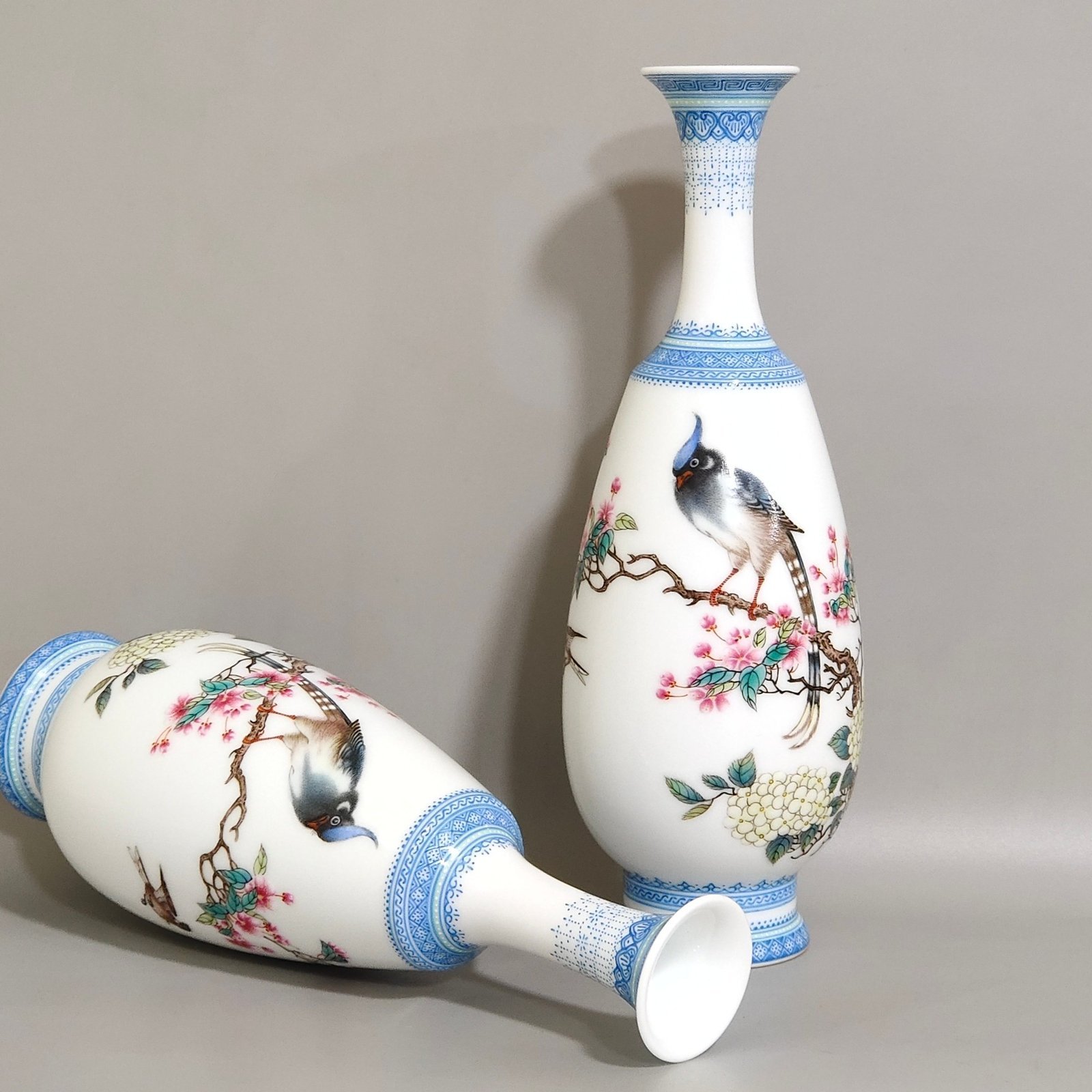 Qing Dynasty Yongzheng enamel vase with green edging and poems inscribed with flowers and birds