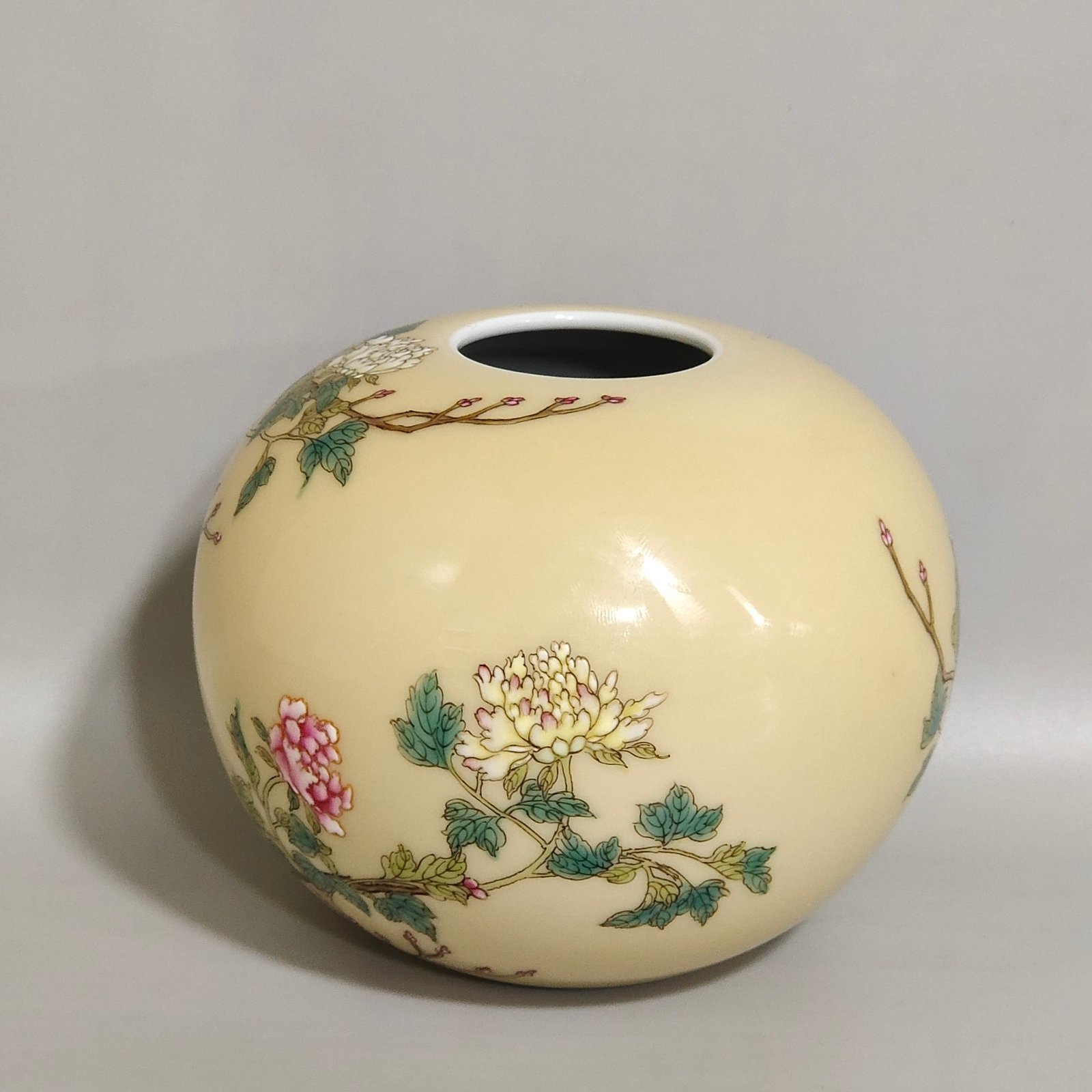 Qing Dynasty Yongzheng Beige-glazed peony butterfly bowl