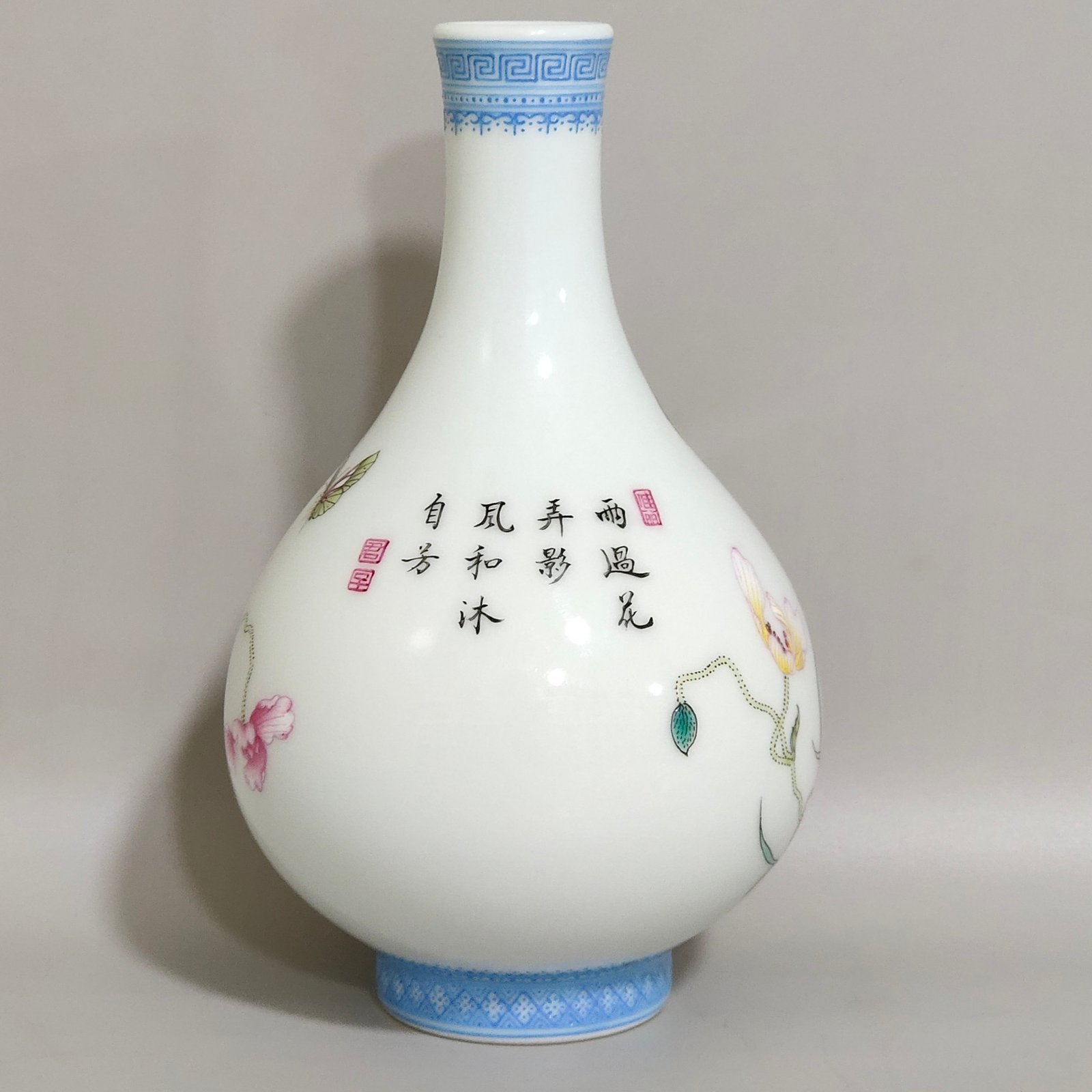 Qing Dynasty Yongzheng green-edged poppy poem vase