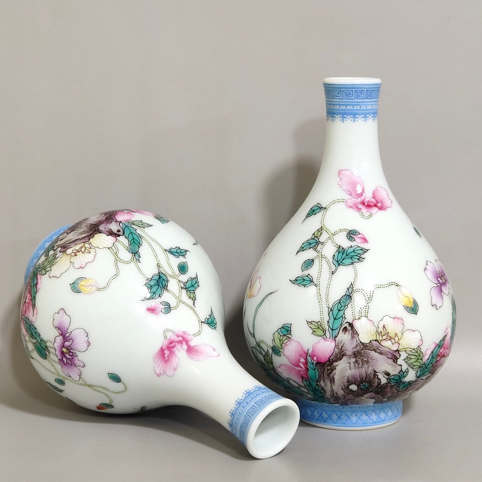 Qing Dynasty Yongzheng green-edged poppy poem vase
