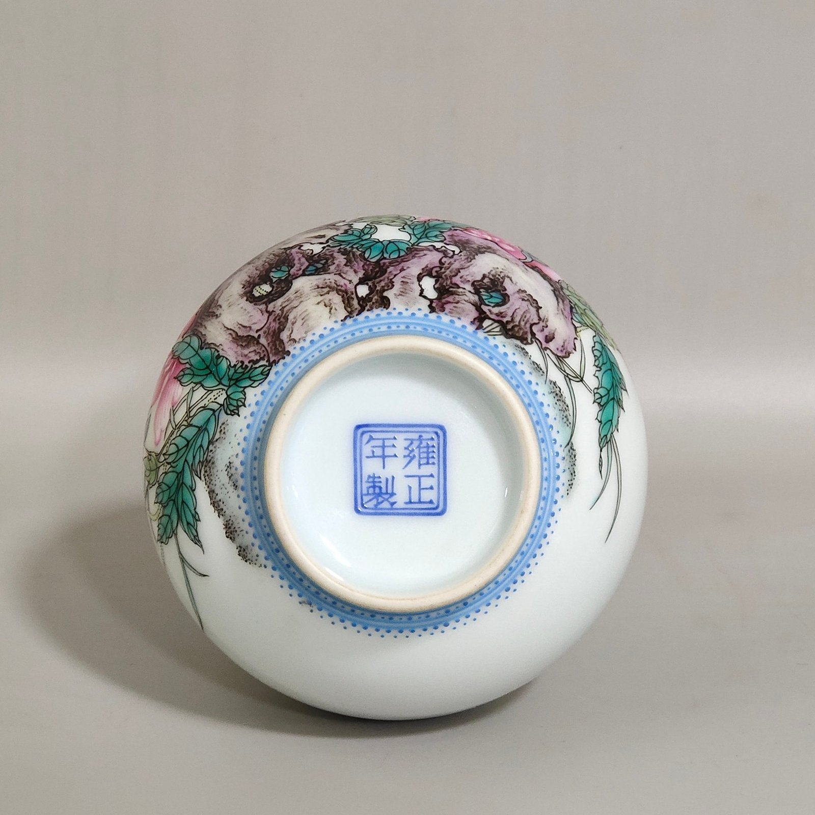 Qing Dynasty Yongzheng green-edged poppy poem vase