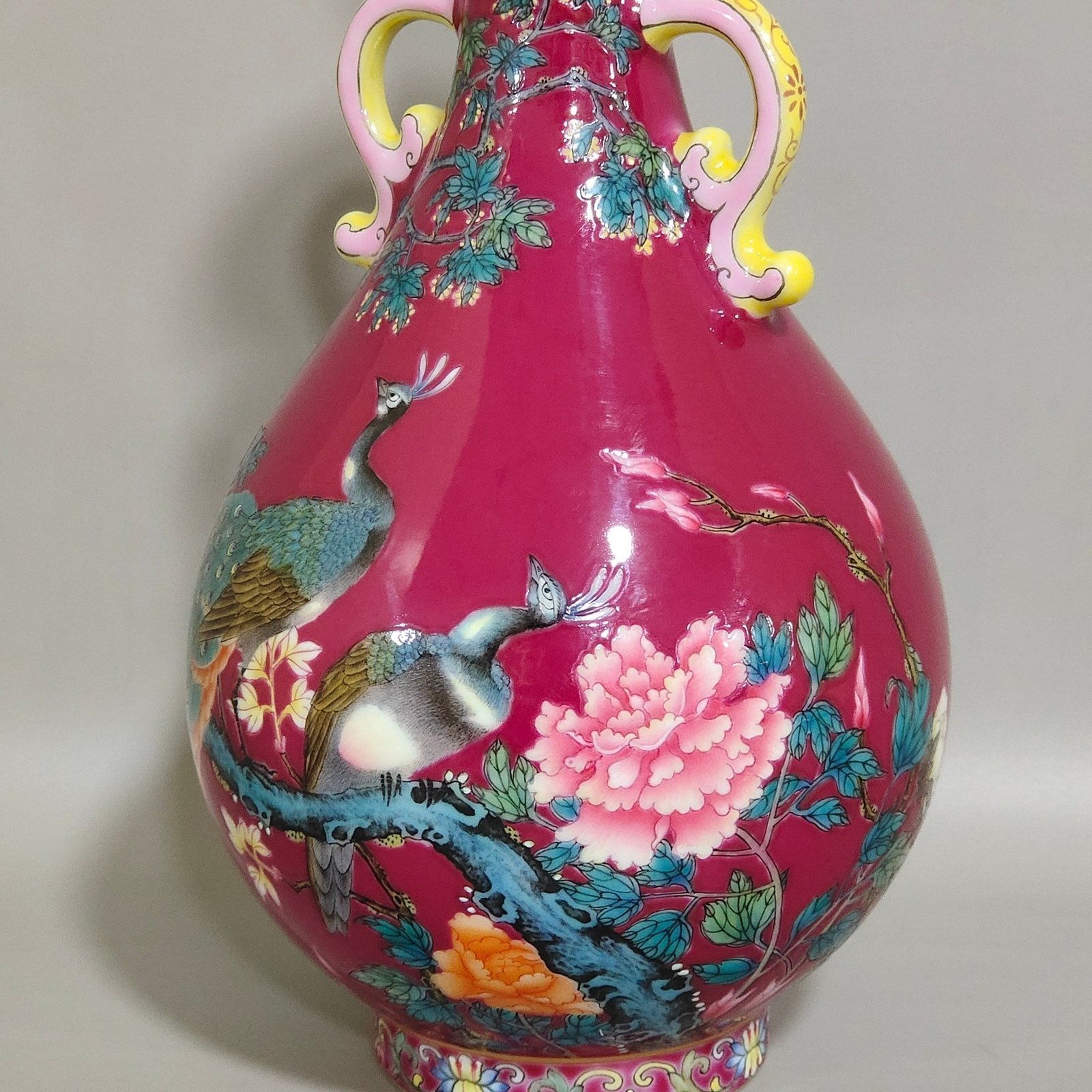 Qing Dynasty Yongzheng A rouge-red peacock with double-eared jade vase