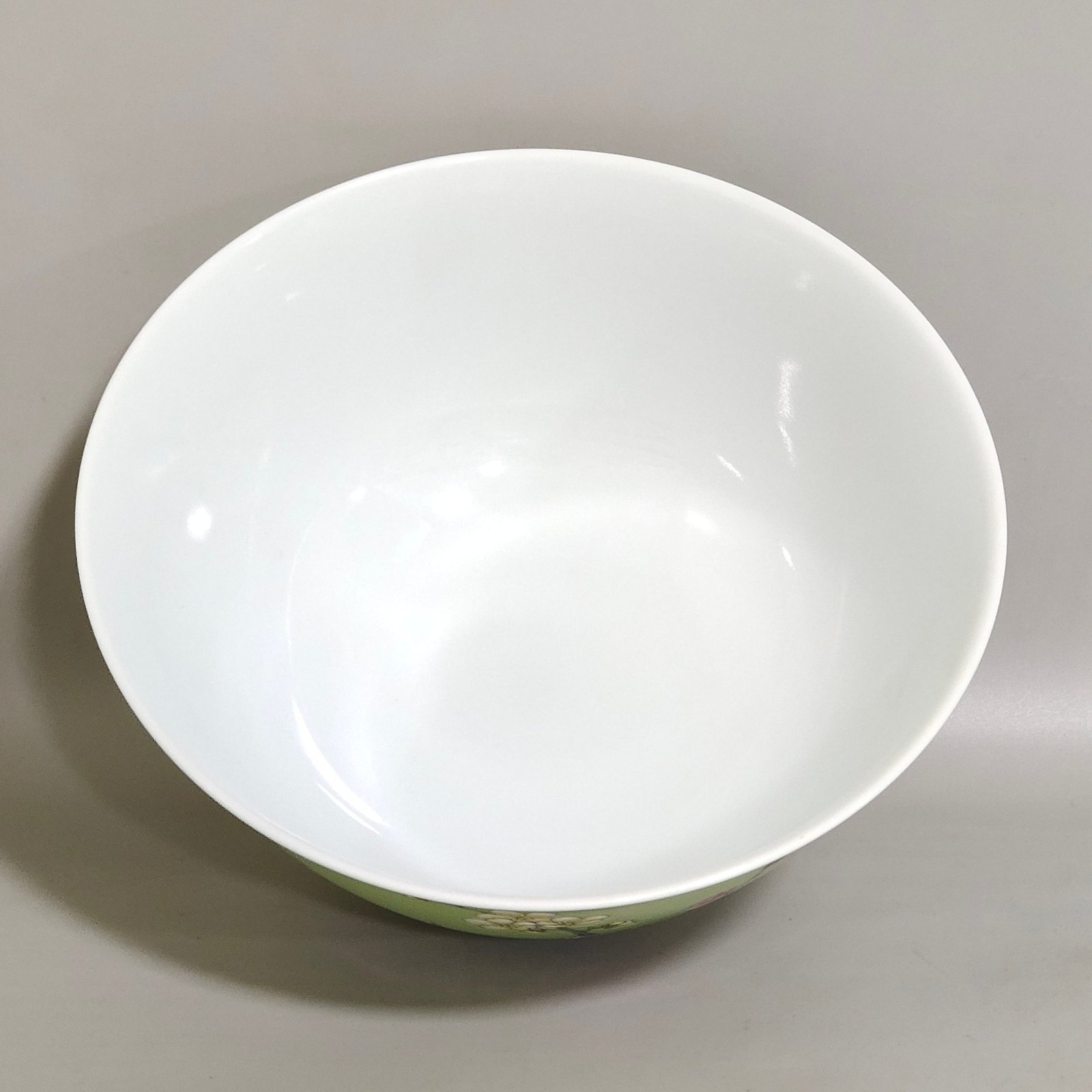 Qing Dynasty Yongzheng apple green glazed plum and bamboo double bowl