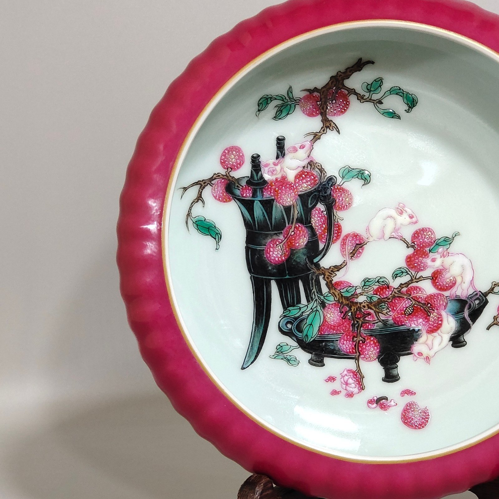 Qing Dynasty Yongzheng Carmine red lychee and melon ribs