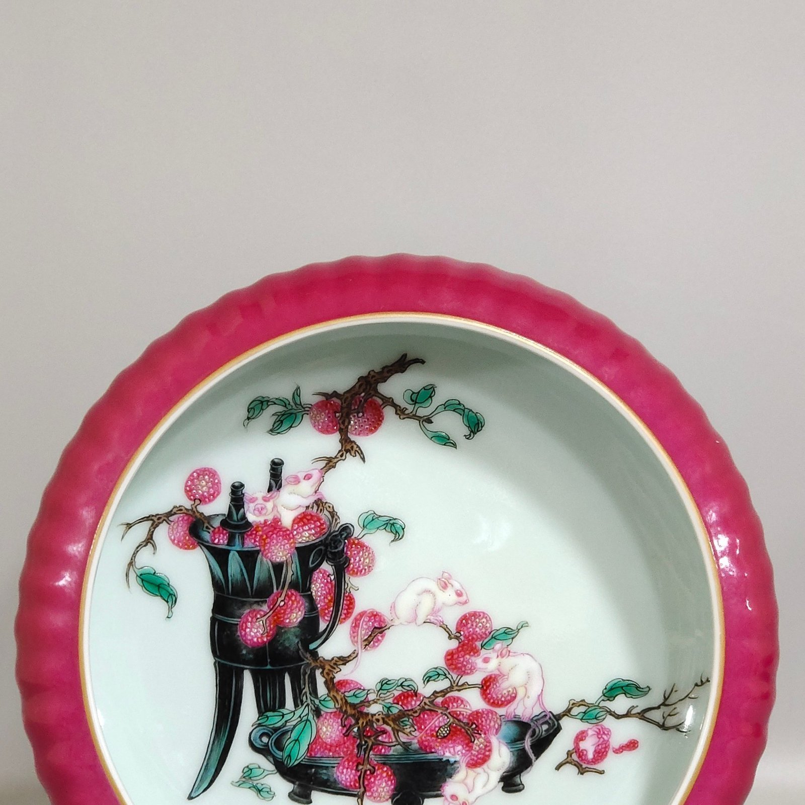 Qing Dynasty Yongzheng Carmine red lychee and melon ribs
