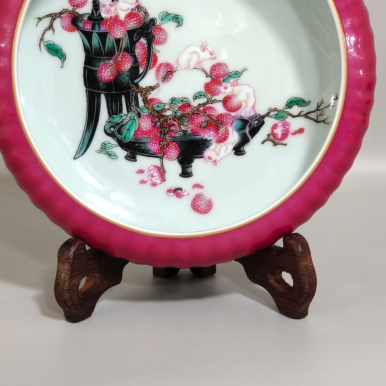 Qing Dynasty Yongzheng Carmine red lychee and melon ribs