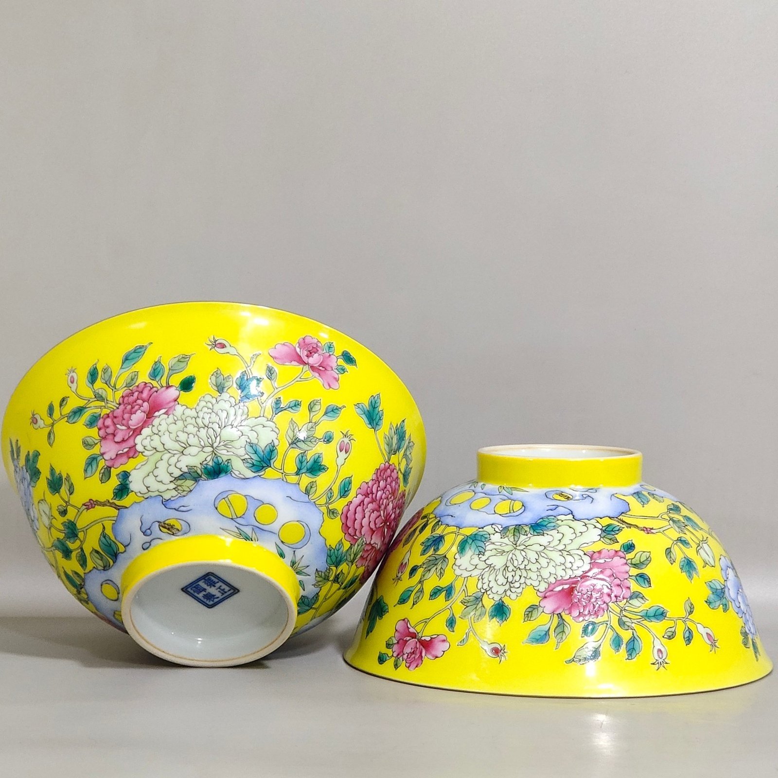 Qing Dynasty Yongzheng A lemon yellow glazed peony bowl made